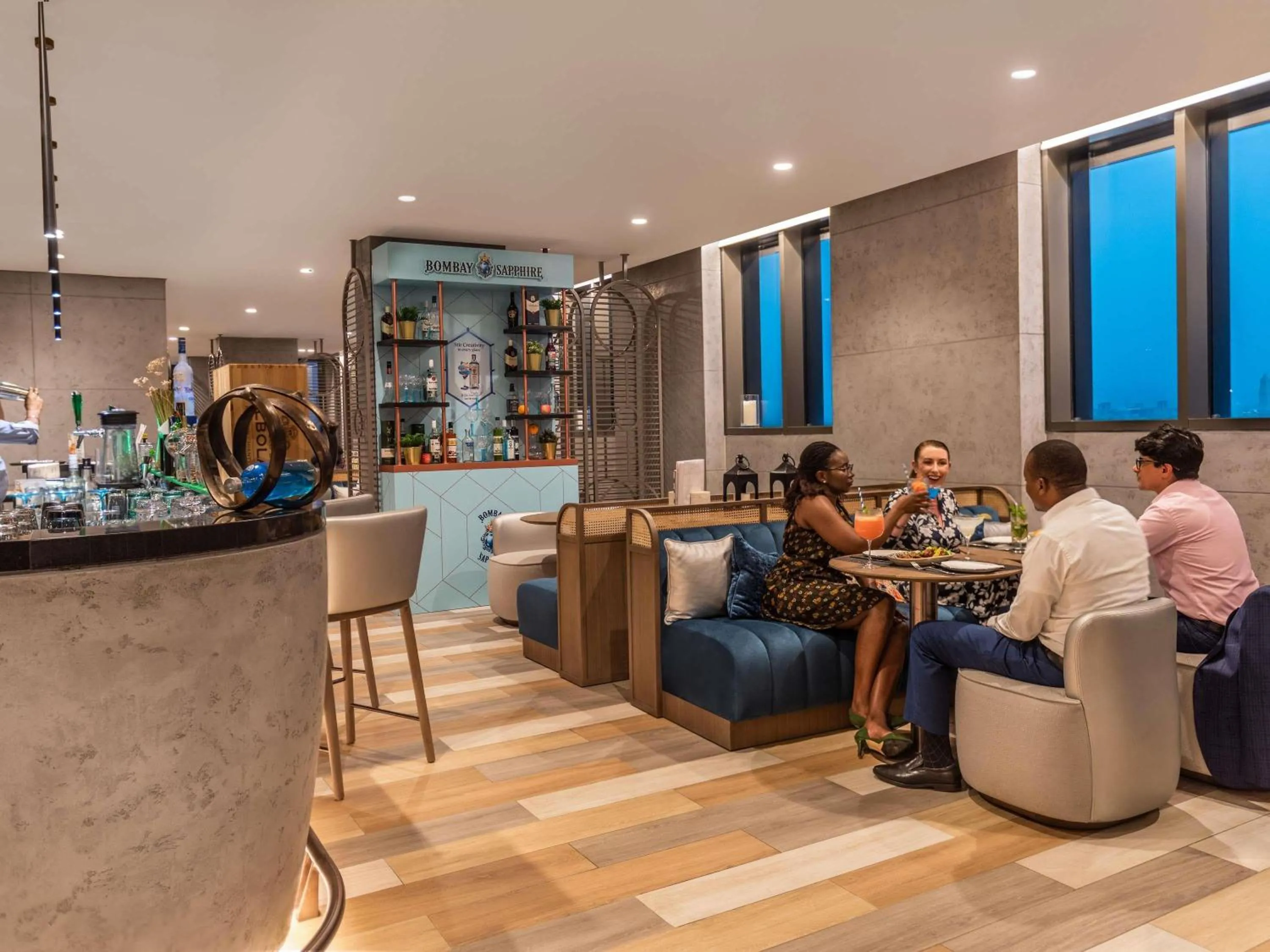 Lounge or bar in Mercure Dubai Gold District