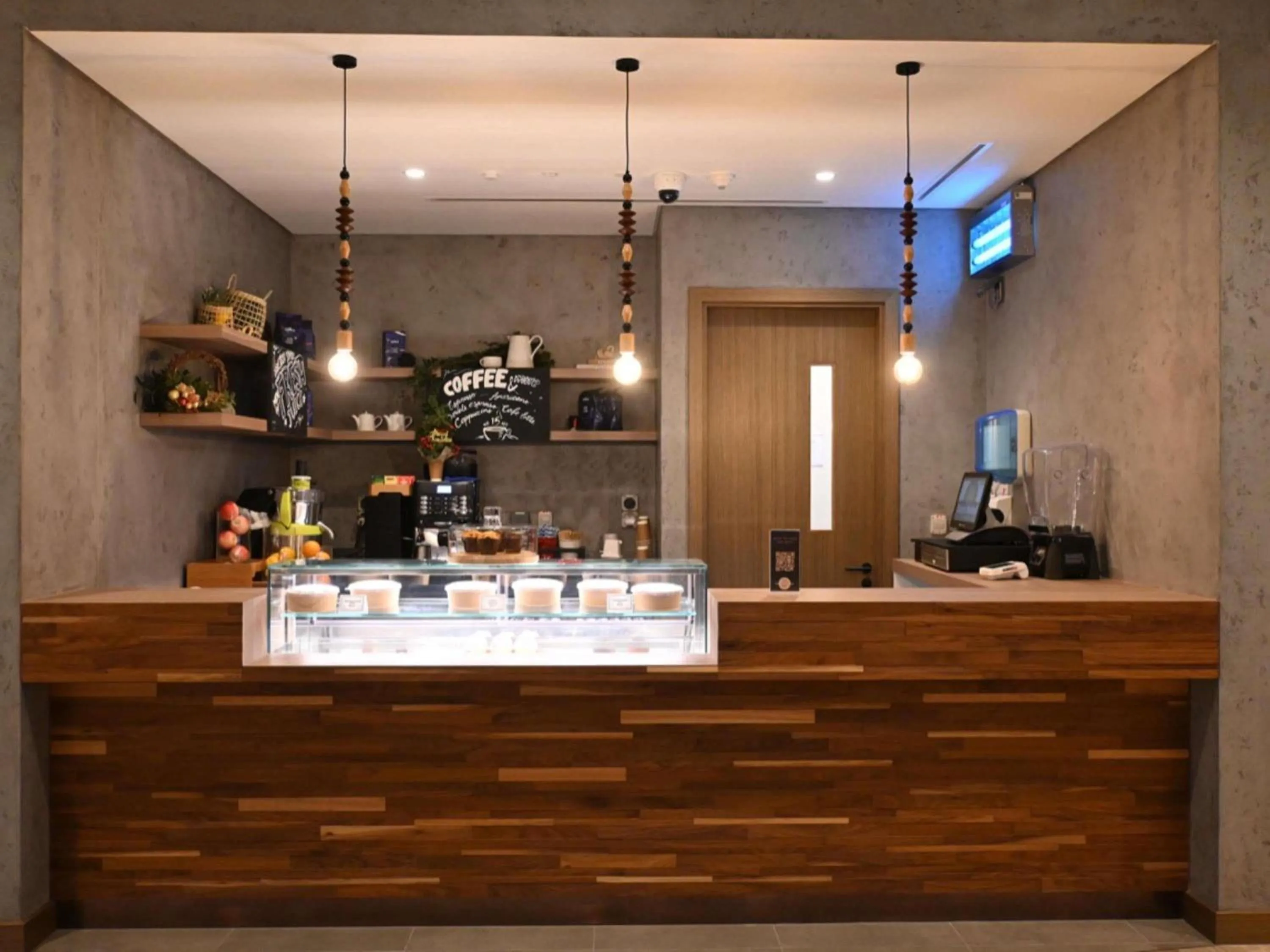 Restaurant/places to eat in Mercure Dubai Gold District