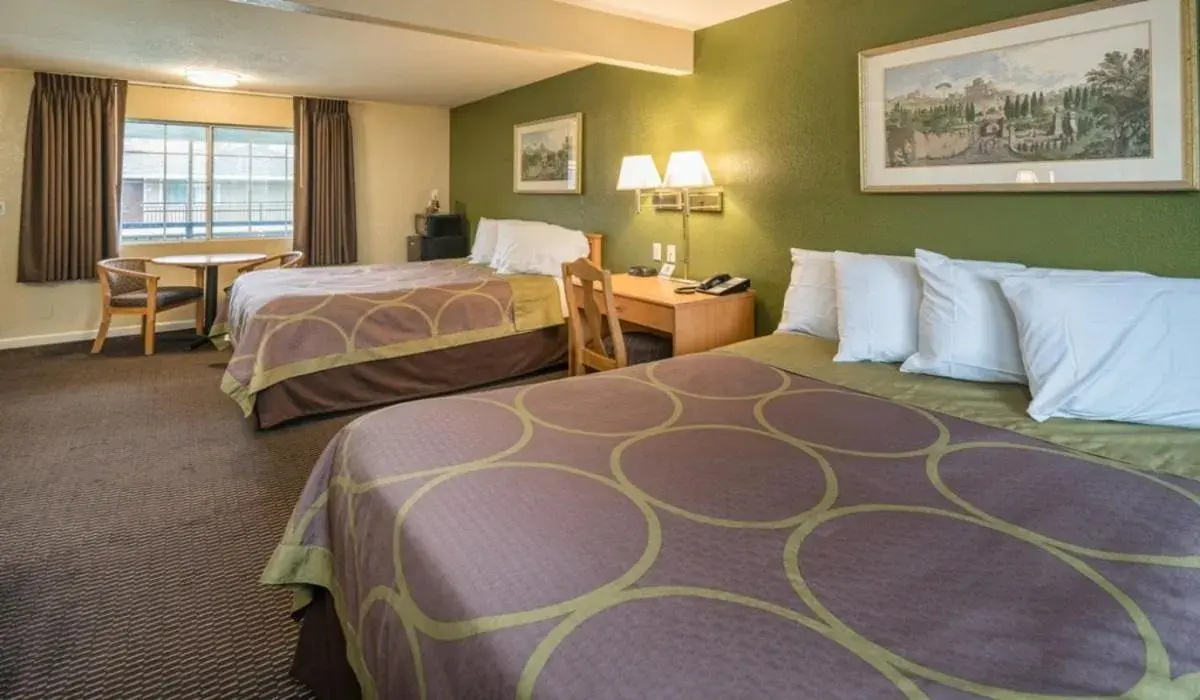 Bed in Rose Garden Inn - San Jose Airport Bed in Rose Garden Inn - San Jose Airport