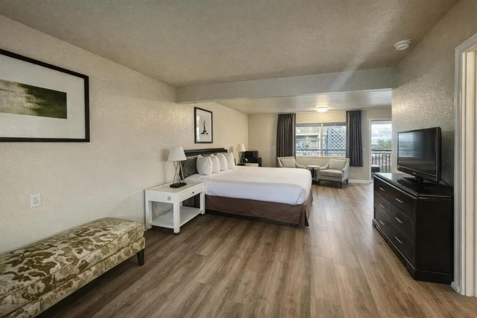 Bed in Rose Garden Inn - San Jose Airport Bed in Rose Garden Inn - San Jose Airport