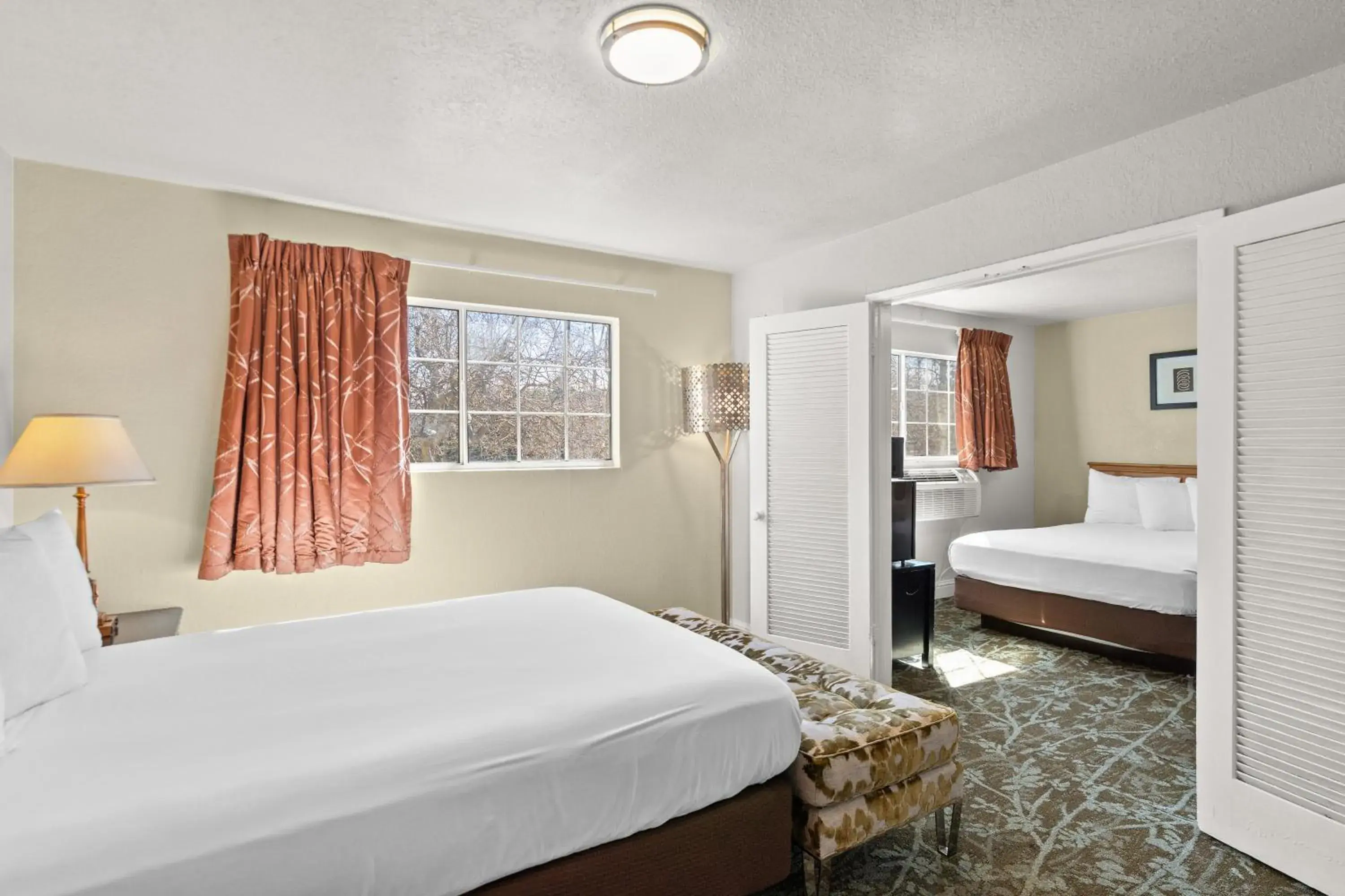 Bed in Rose Garden Inn - San Jose Airport Bed in Rose Garden Inn - San Jose Airport