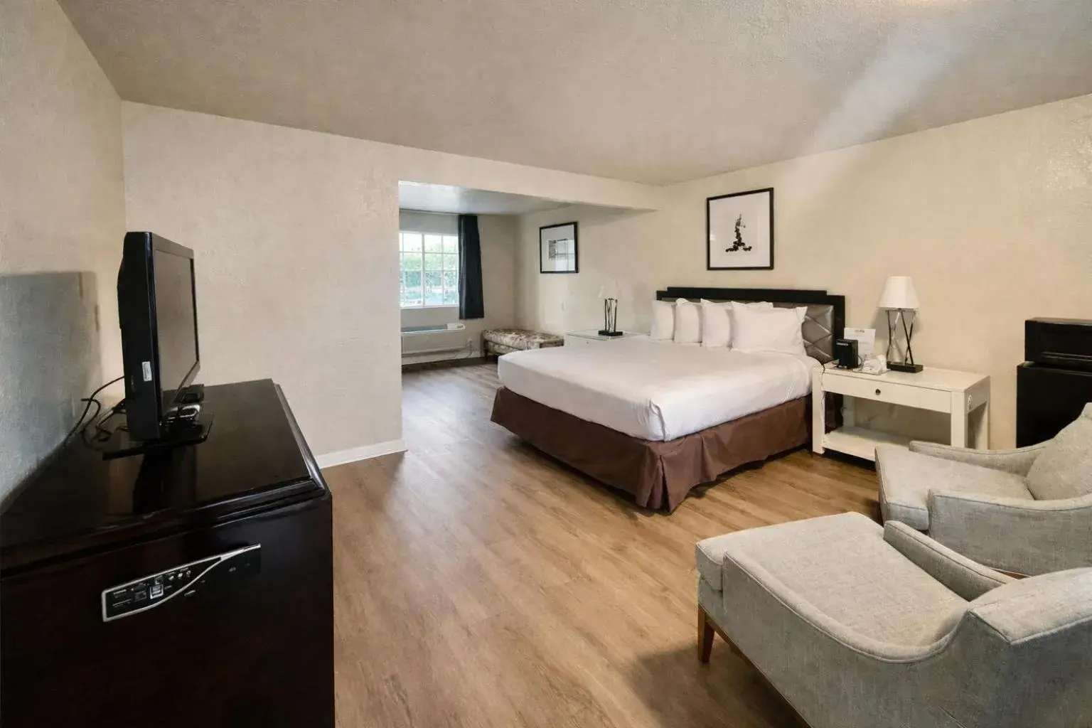 Bed in Rose Garden Inn - San Jose Airport Bed in Rose Garden Inn - San Jose Airport