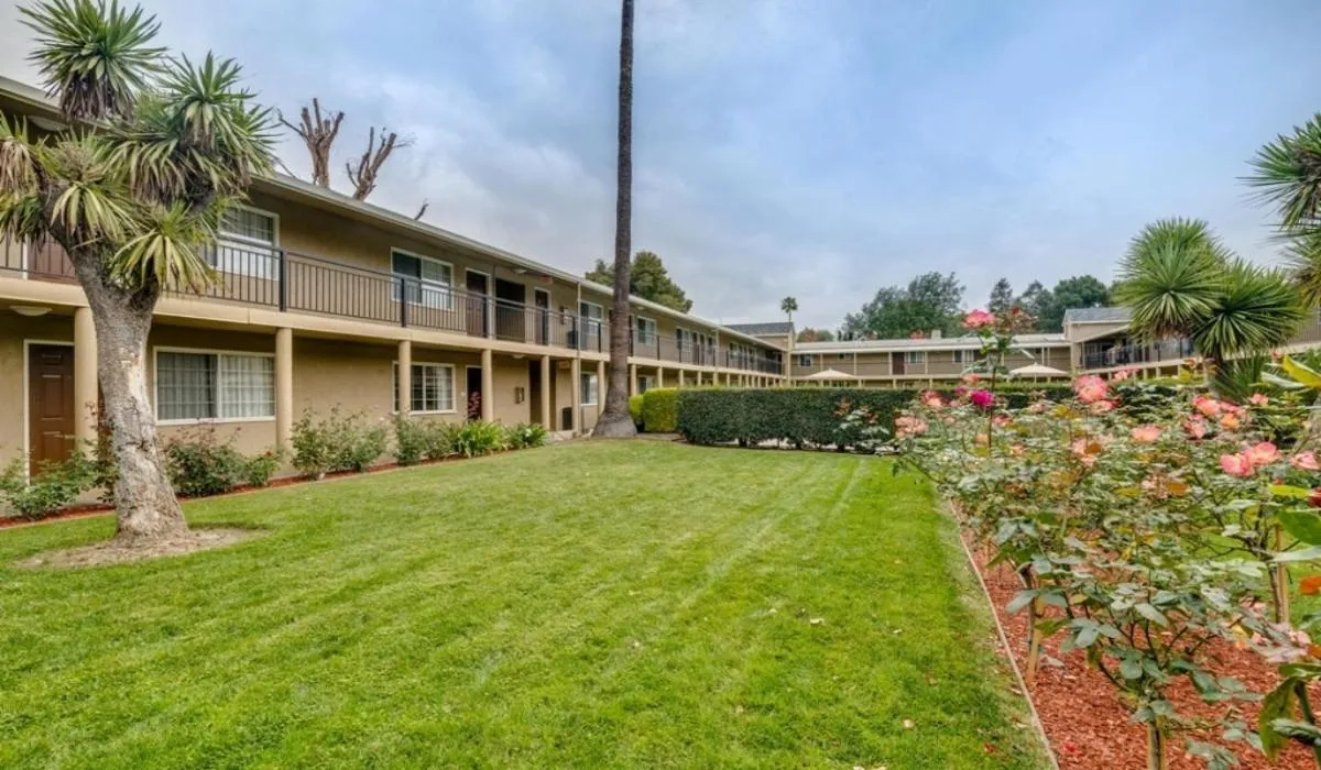 Property building in Rose Garden Inn - San Jose Airport