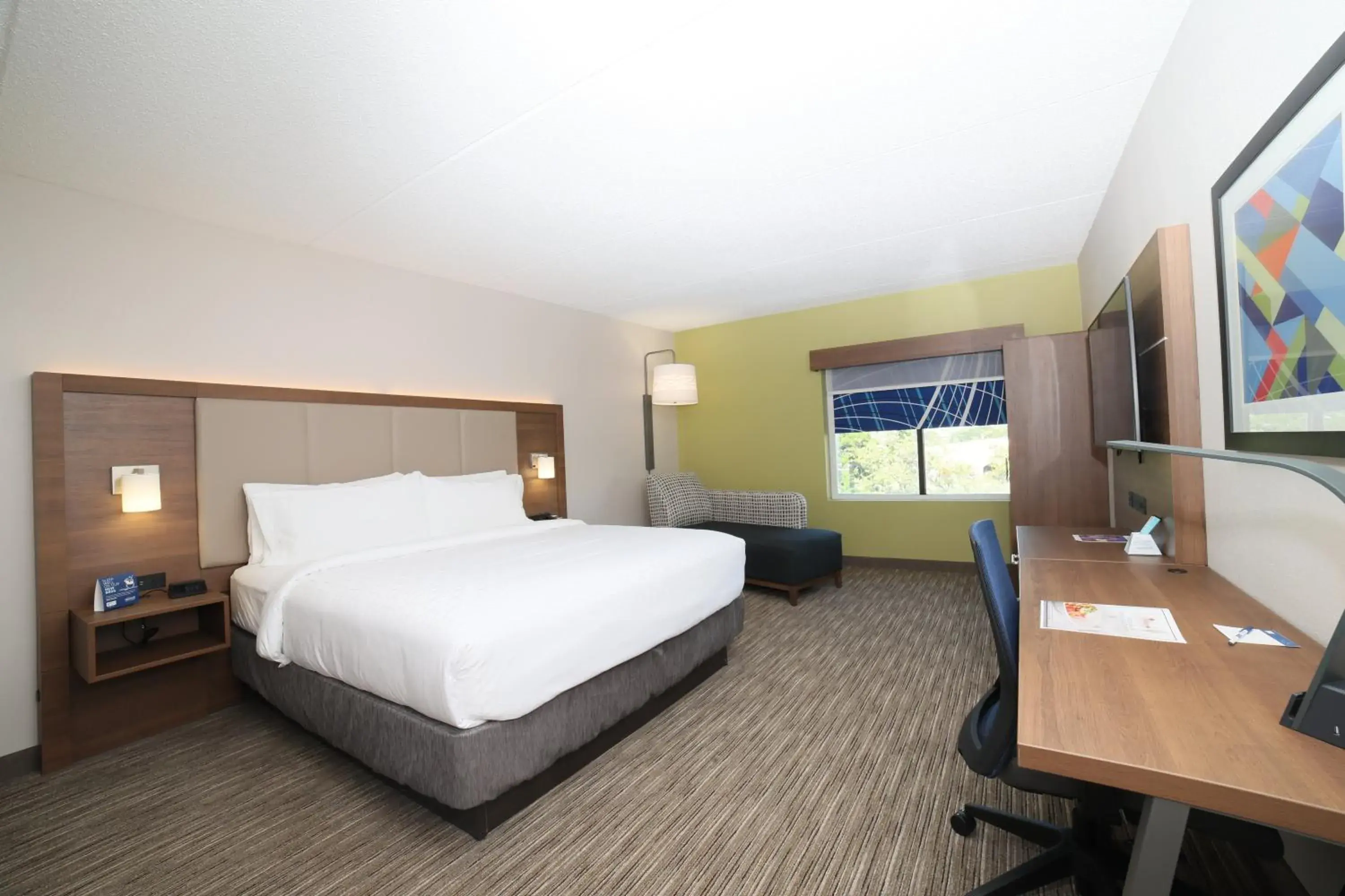 Photo of the whole room, Bed in Holiday Inn Express Naperville by IHG Photo of the whole room, Bed in Holiday Inn Express Naperville by IHG