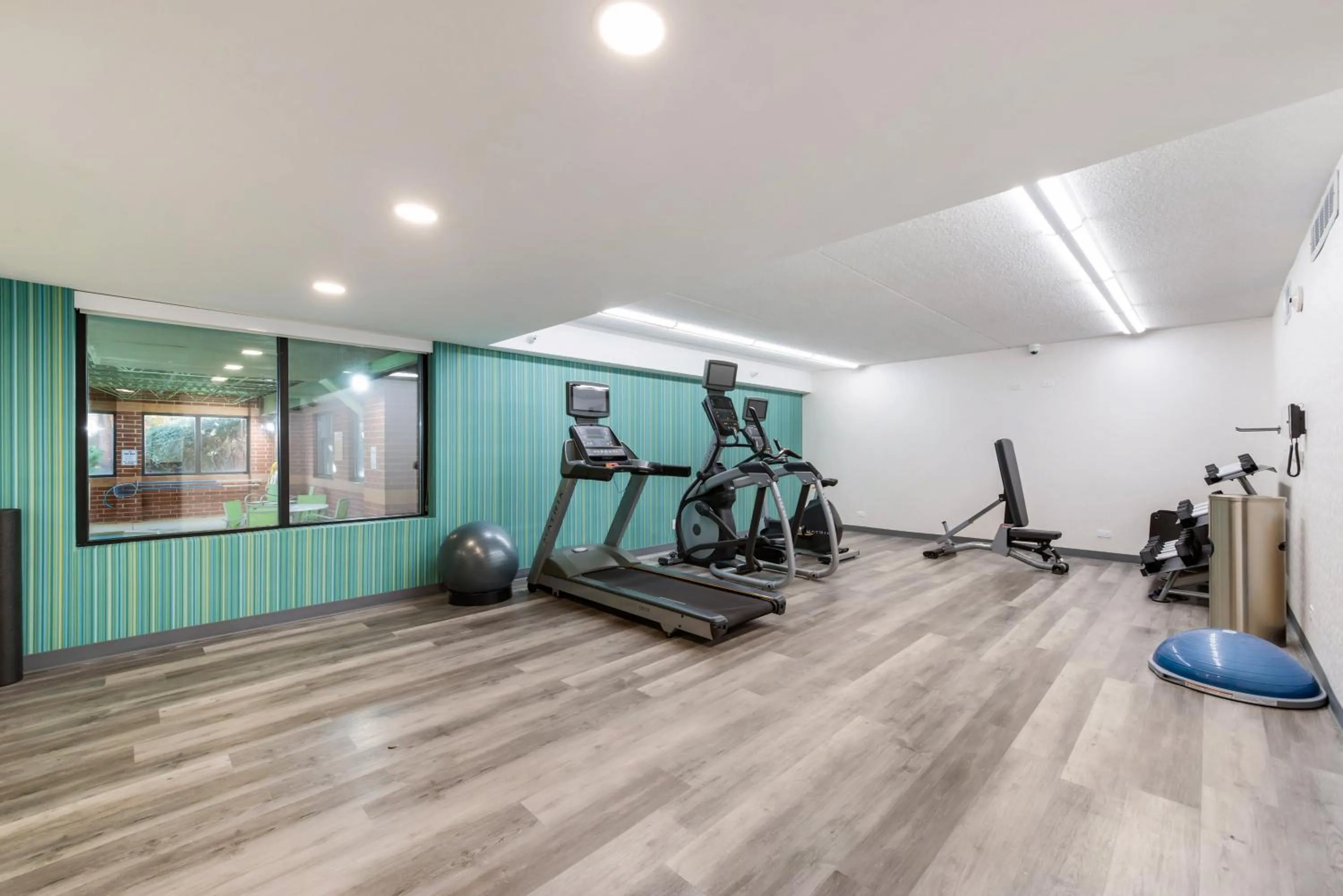 Spa and wellness centre/facilities in Holiday Inn Express Naperville by IHG