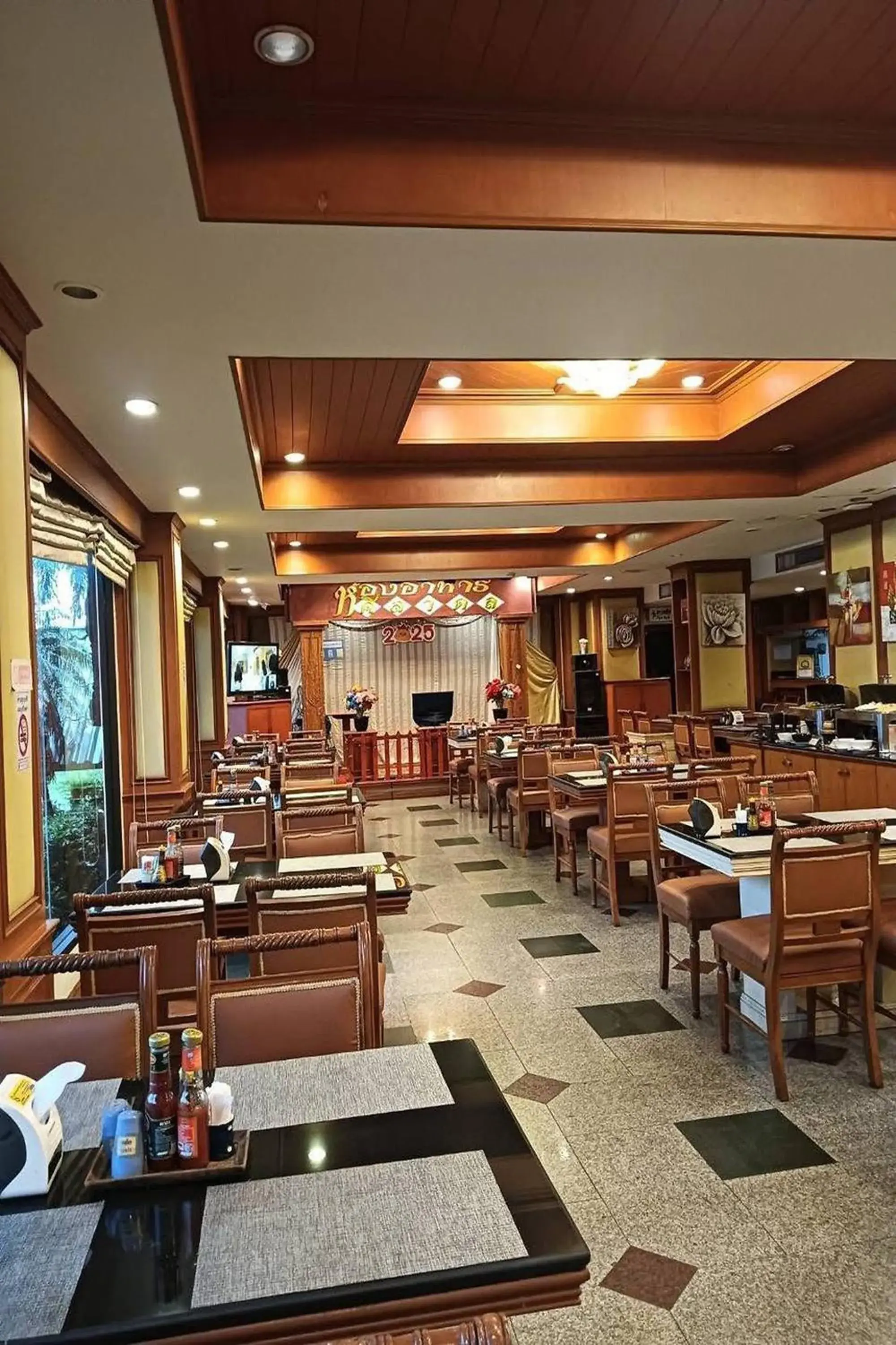 Restaurant/places to eat in Taksila Hotel Restaurant/places to eat in Taksila Hotel