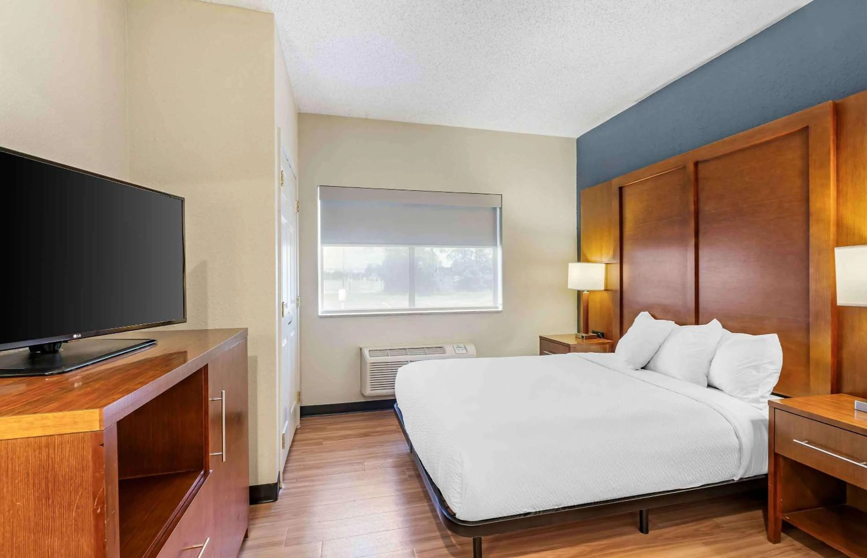 Bedroom, Bed in Extended Stay America Suites - Buffalo - Airport
