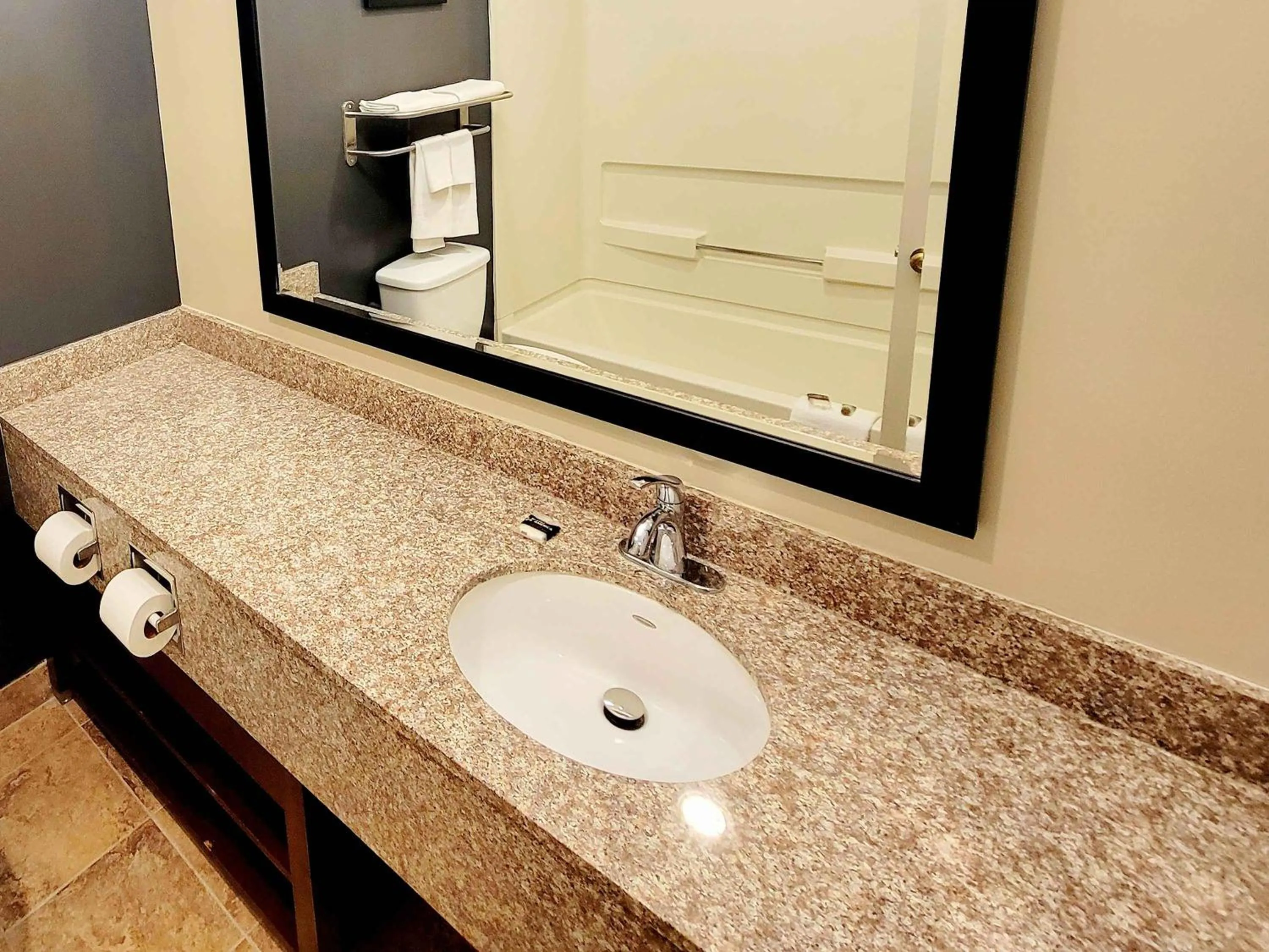 Bathroom in Extended Stay America Suites - Buffalo - Airport
