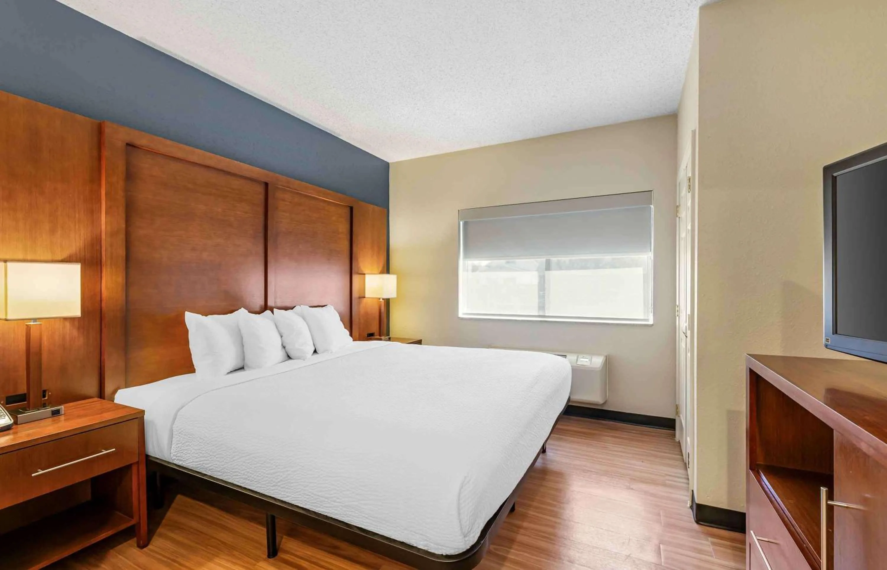 Bedroom, Bed in Extended Stay America Suites - Buffalo - Airport