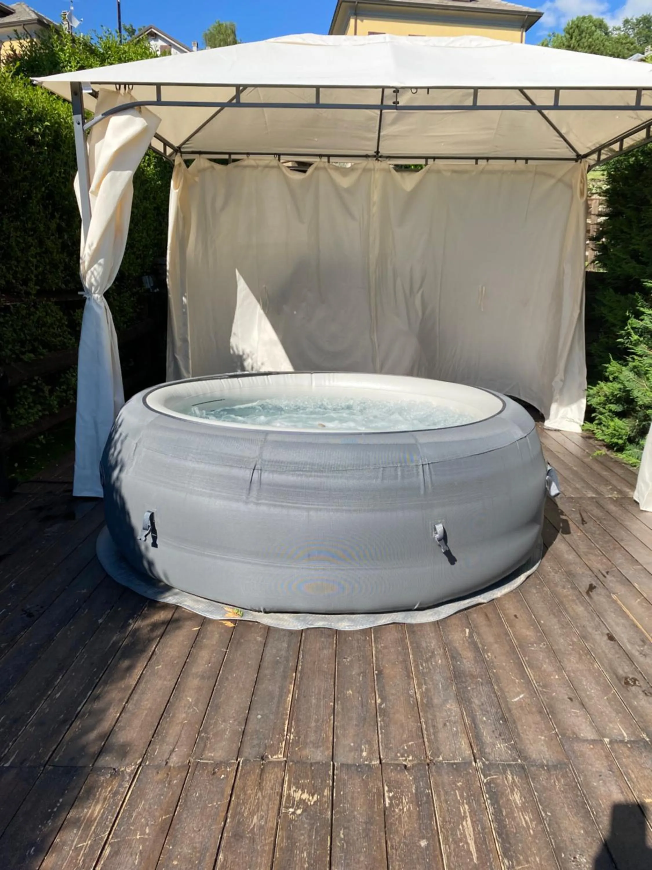 Hot Tub in B&B La Soldanella