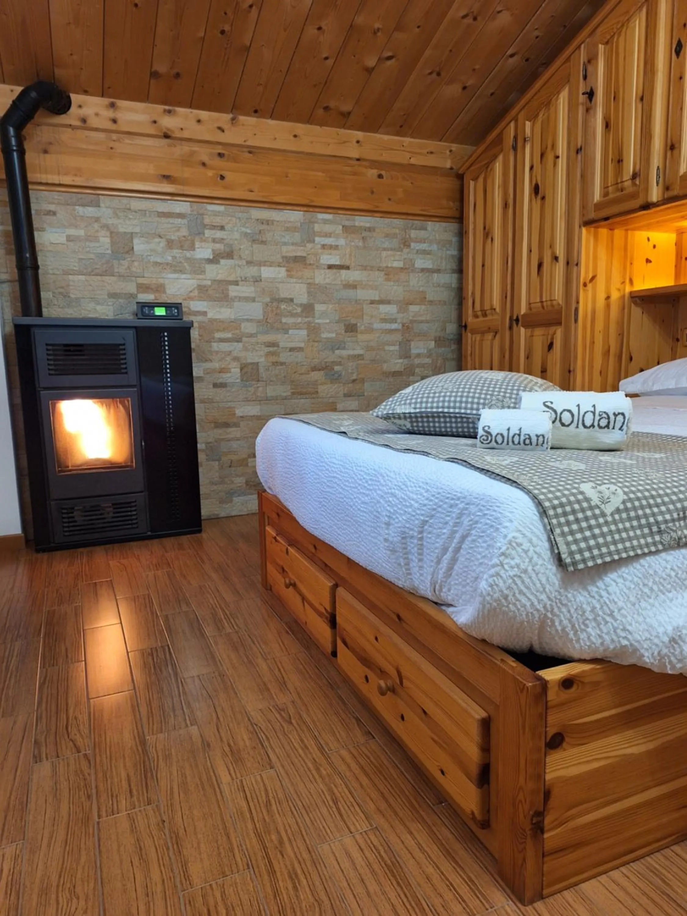 Bed in B&B La Soldanella