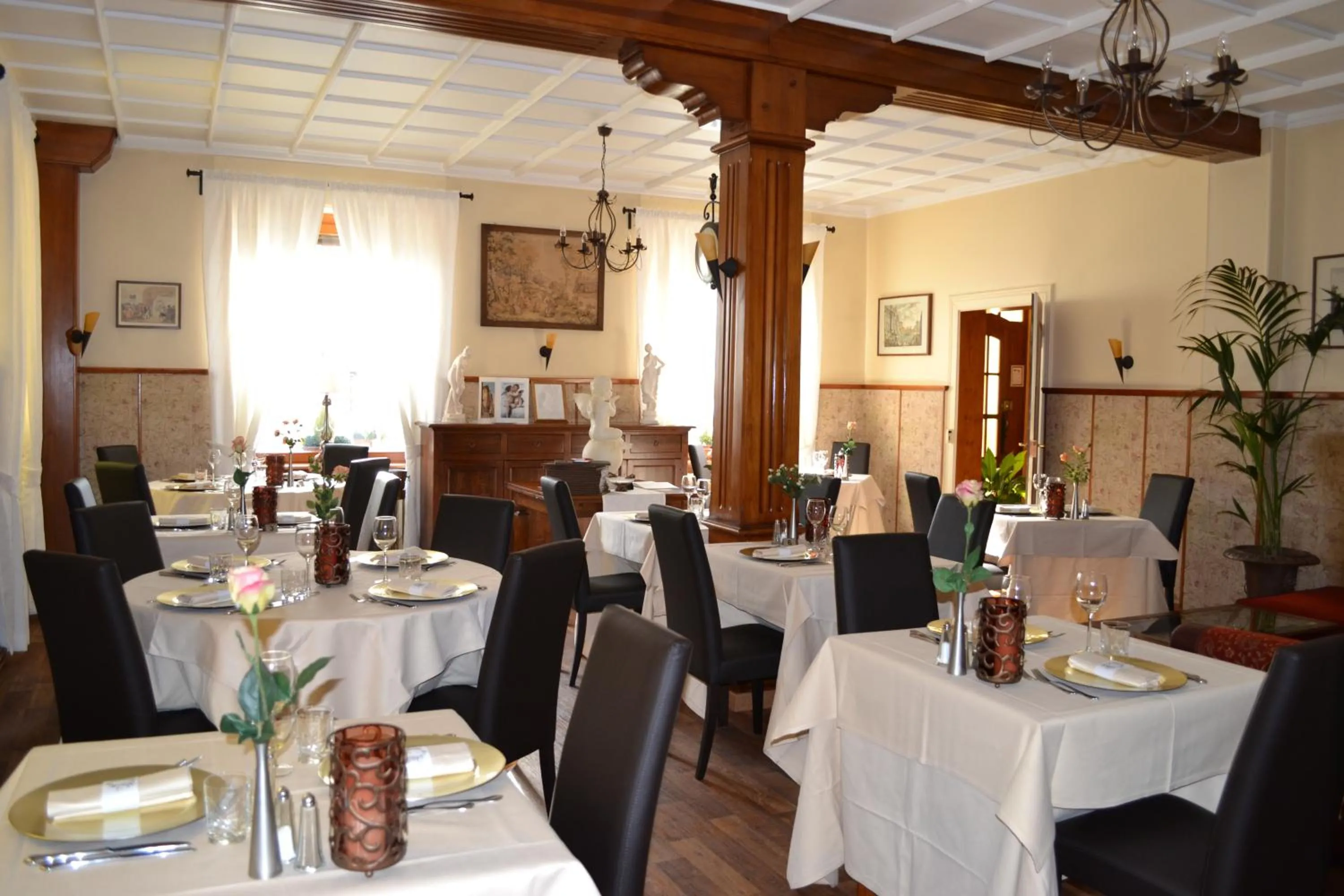 Restaurant/places to eat in Logis Hôtel Restaurant La Tête Des Faux