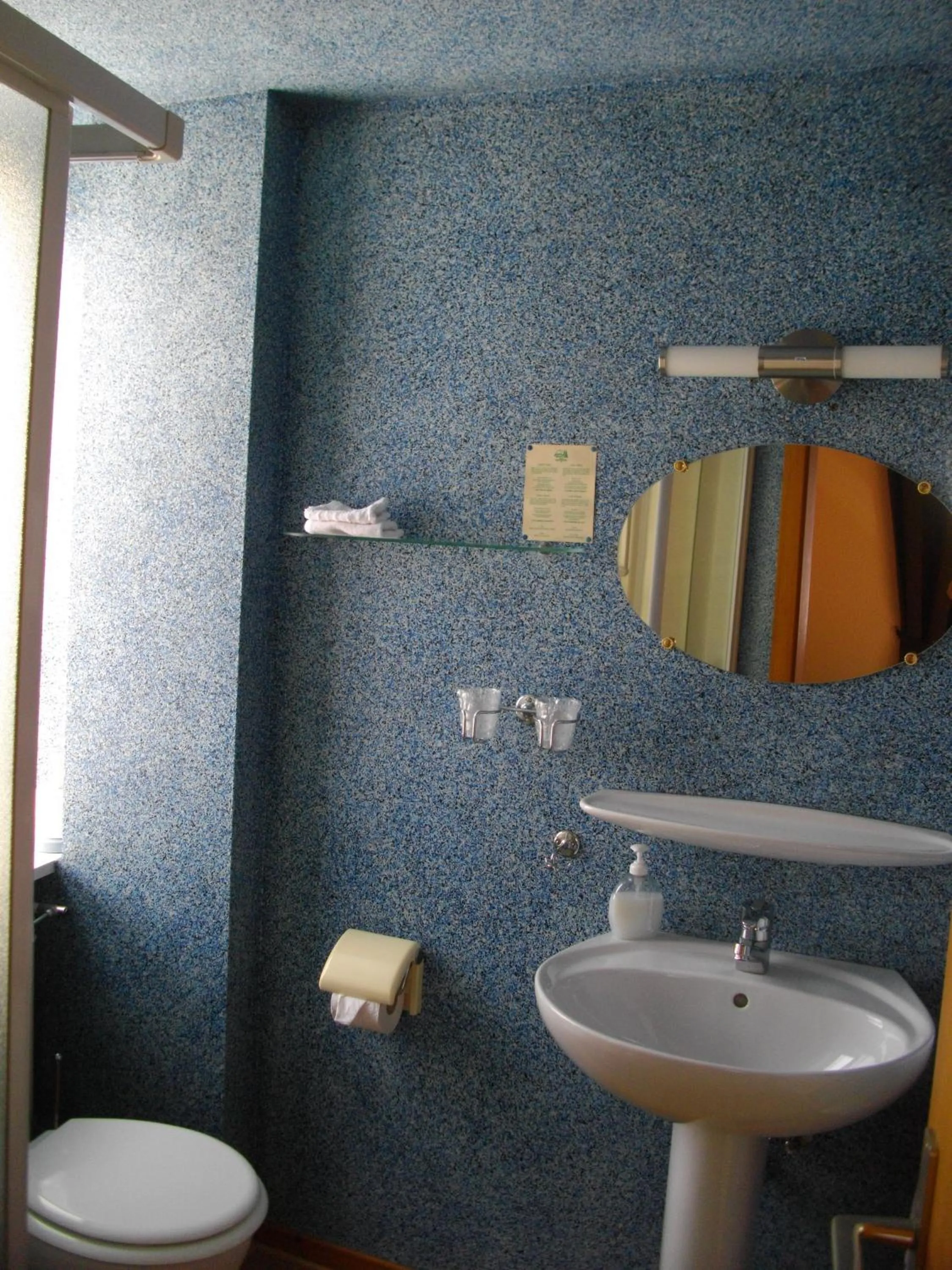 Bathroom in Logis Hôtel Restaurant La Tête Des Faux