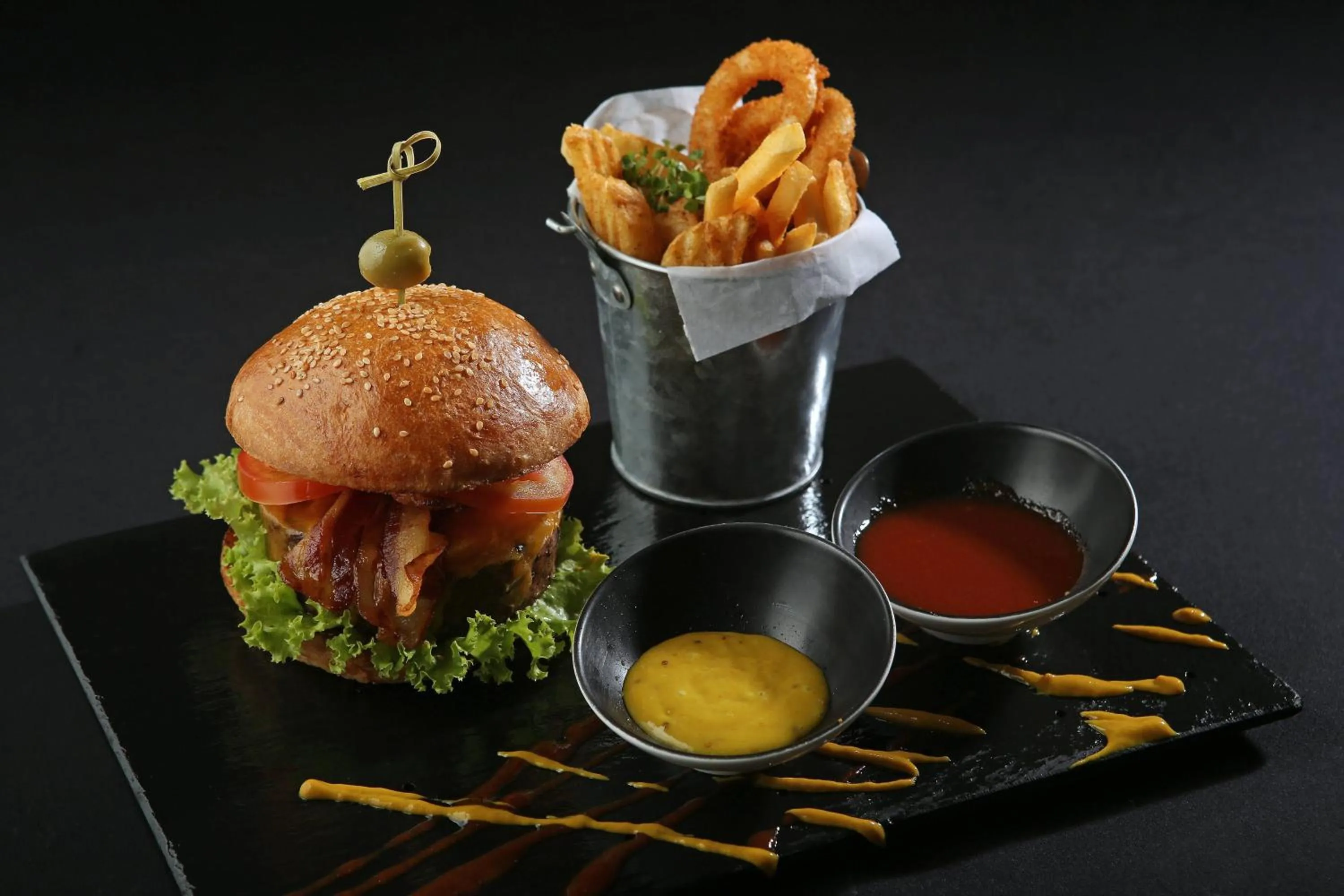 Restaurant/places to eat in Cali Marriott Hotel