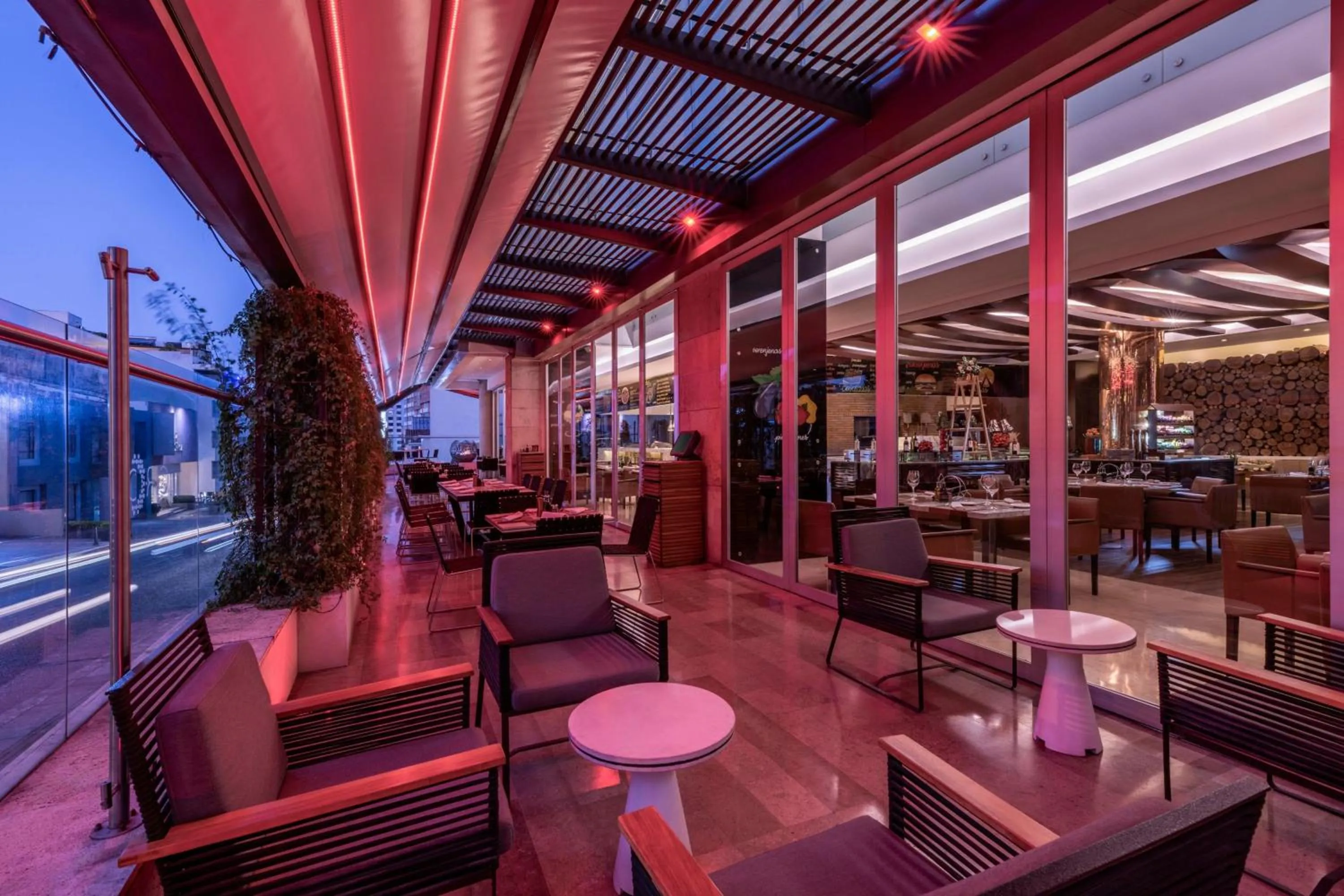 Restaurant/places to eat in Cali Marriott Hotel