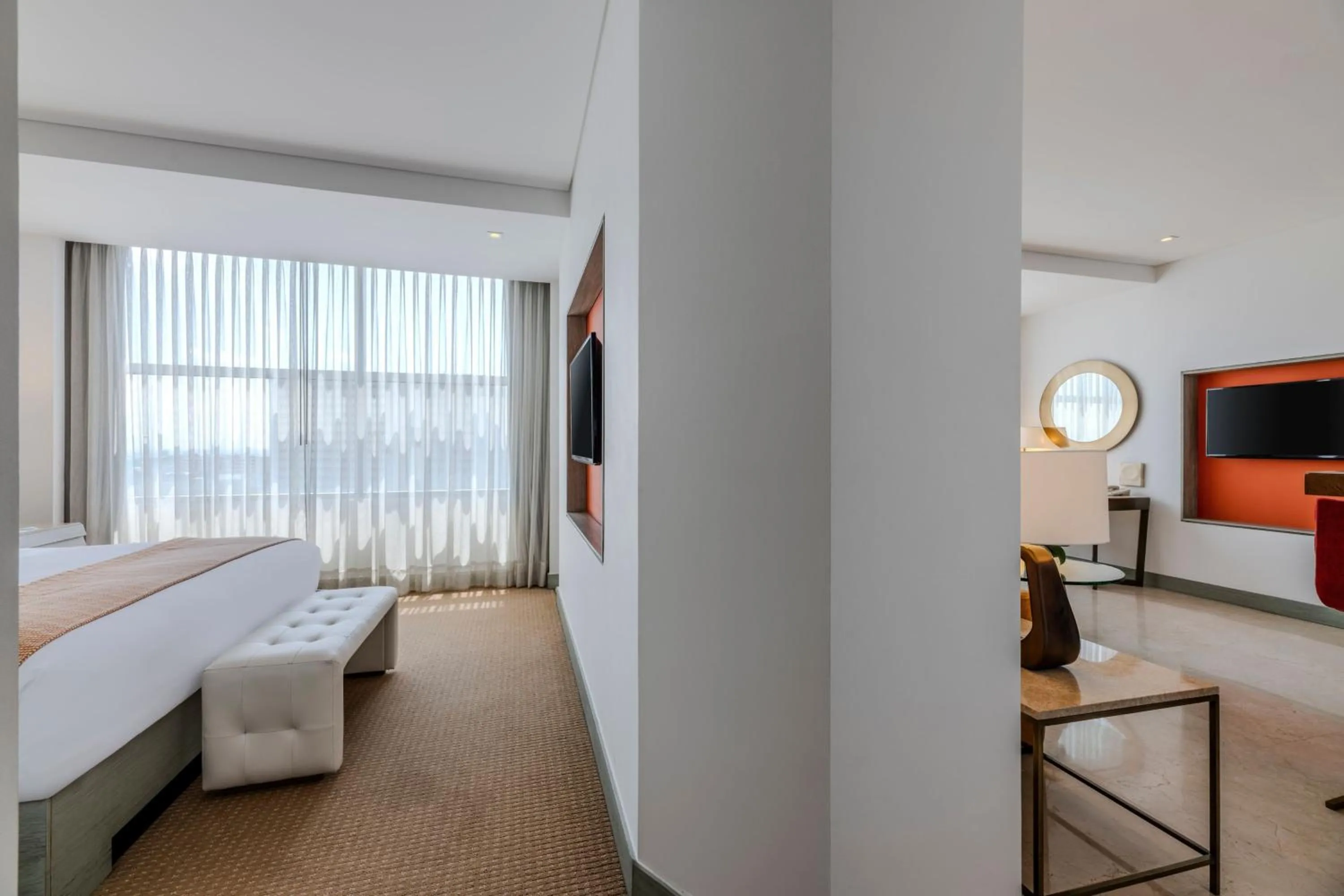 Bedroom, Bed in Cali Marriott Hotel