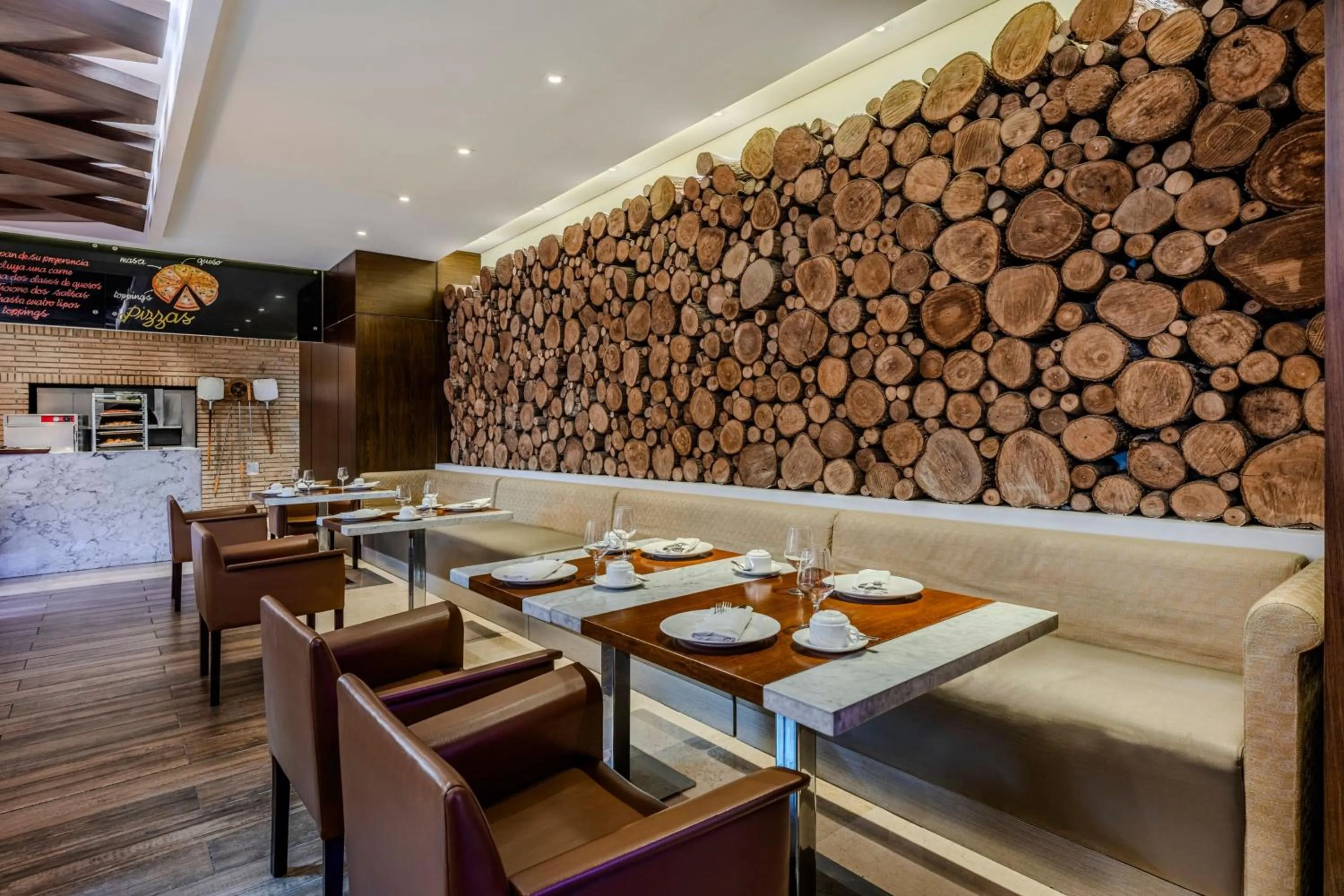 Restaurant/places to eat in Cali Marriott Hotel