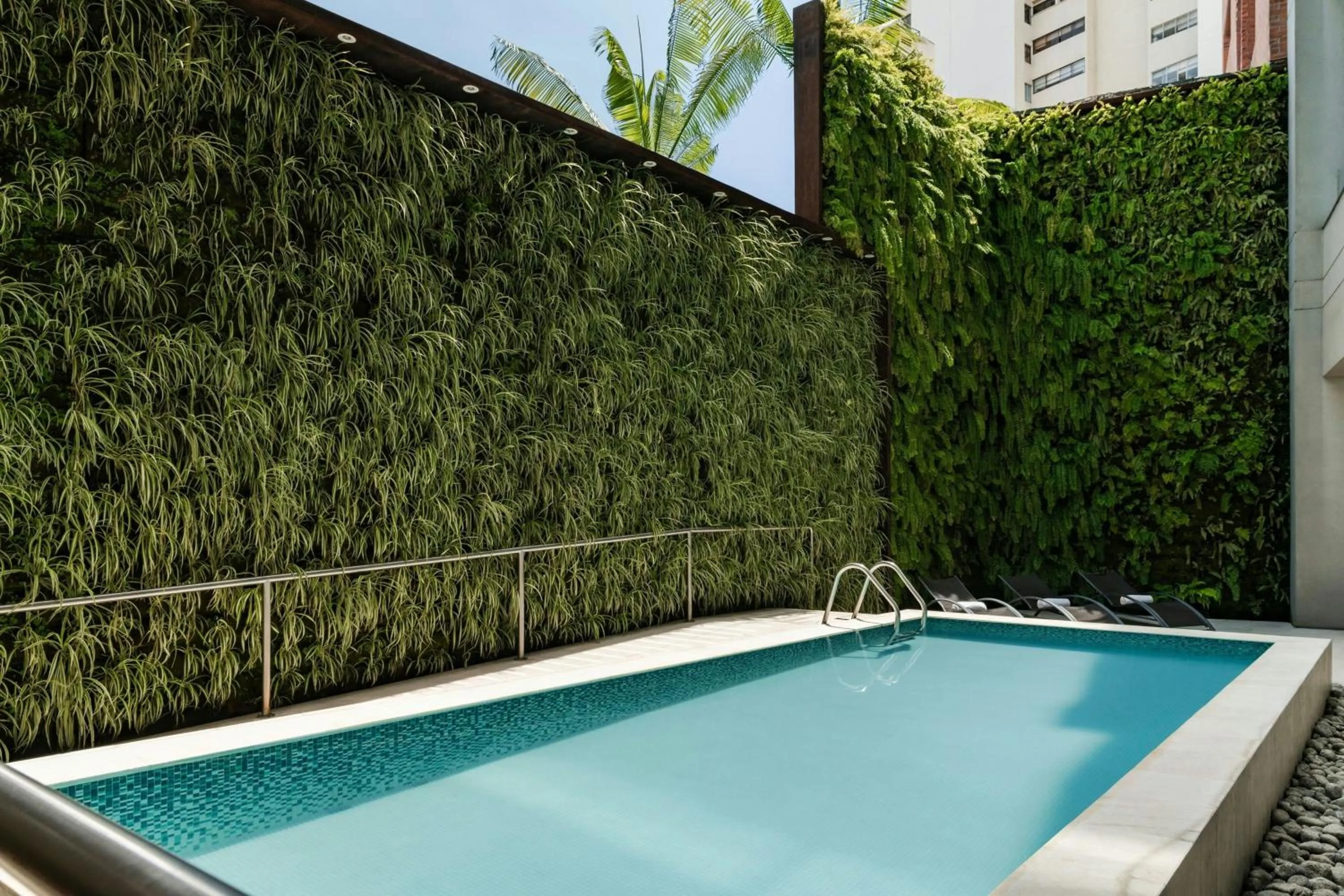 Swimming pool in Cali Marriott Hotel