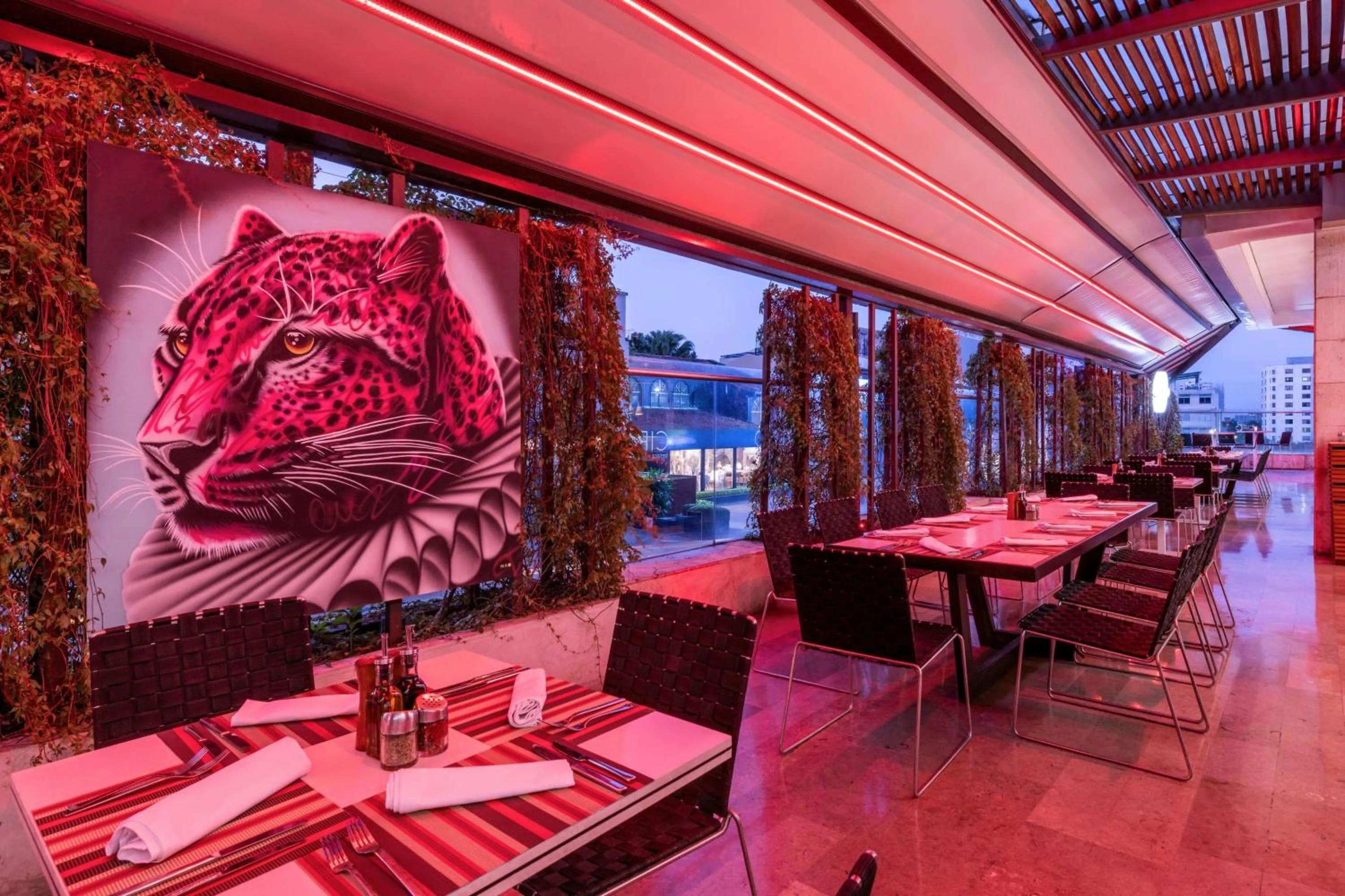 Restaurant/places to eat in Cali Marriott Hotel