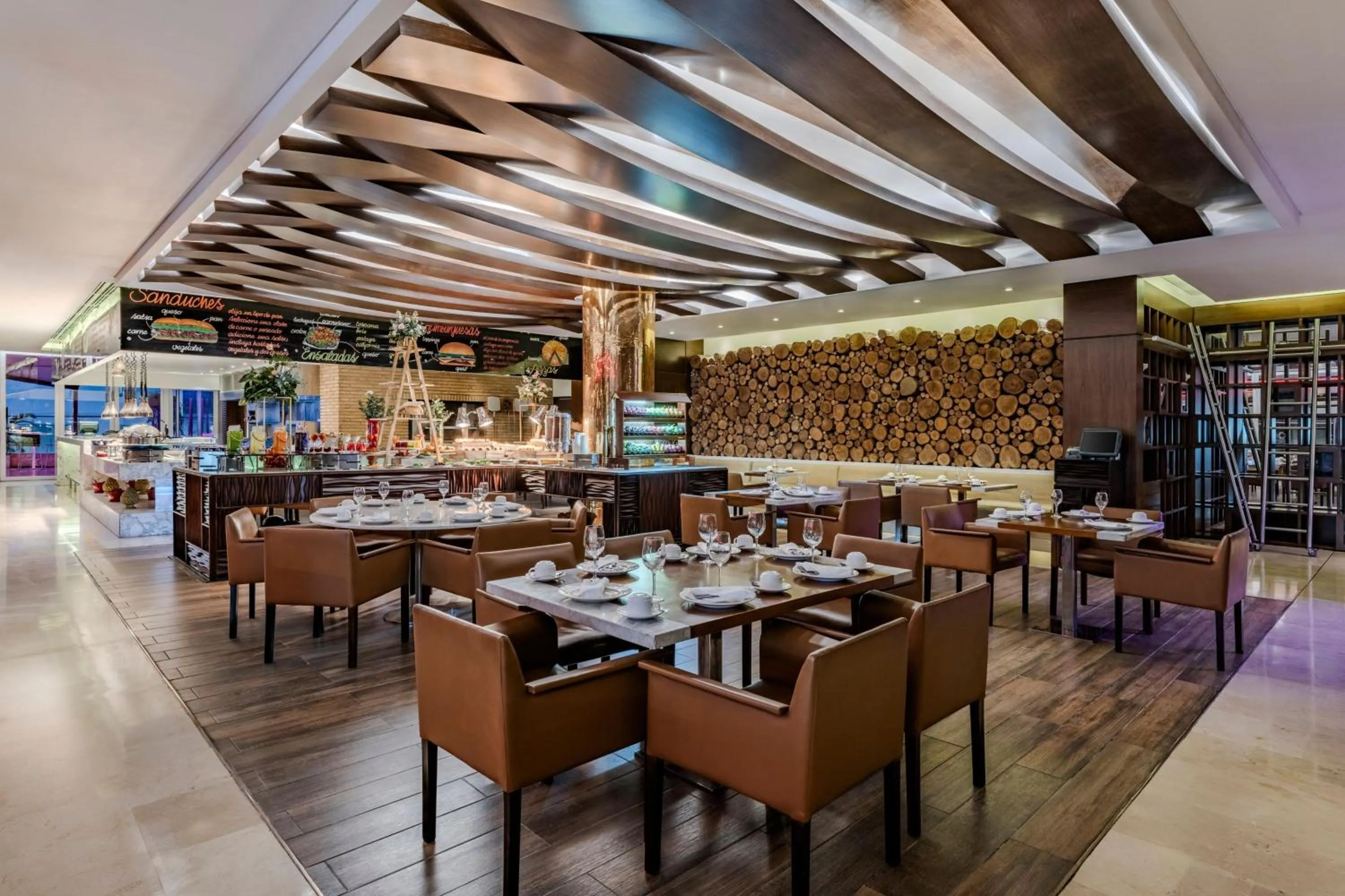 Restaurant/places to eat in Cali Marriott Hotel