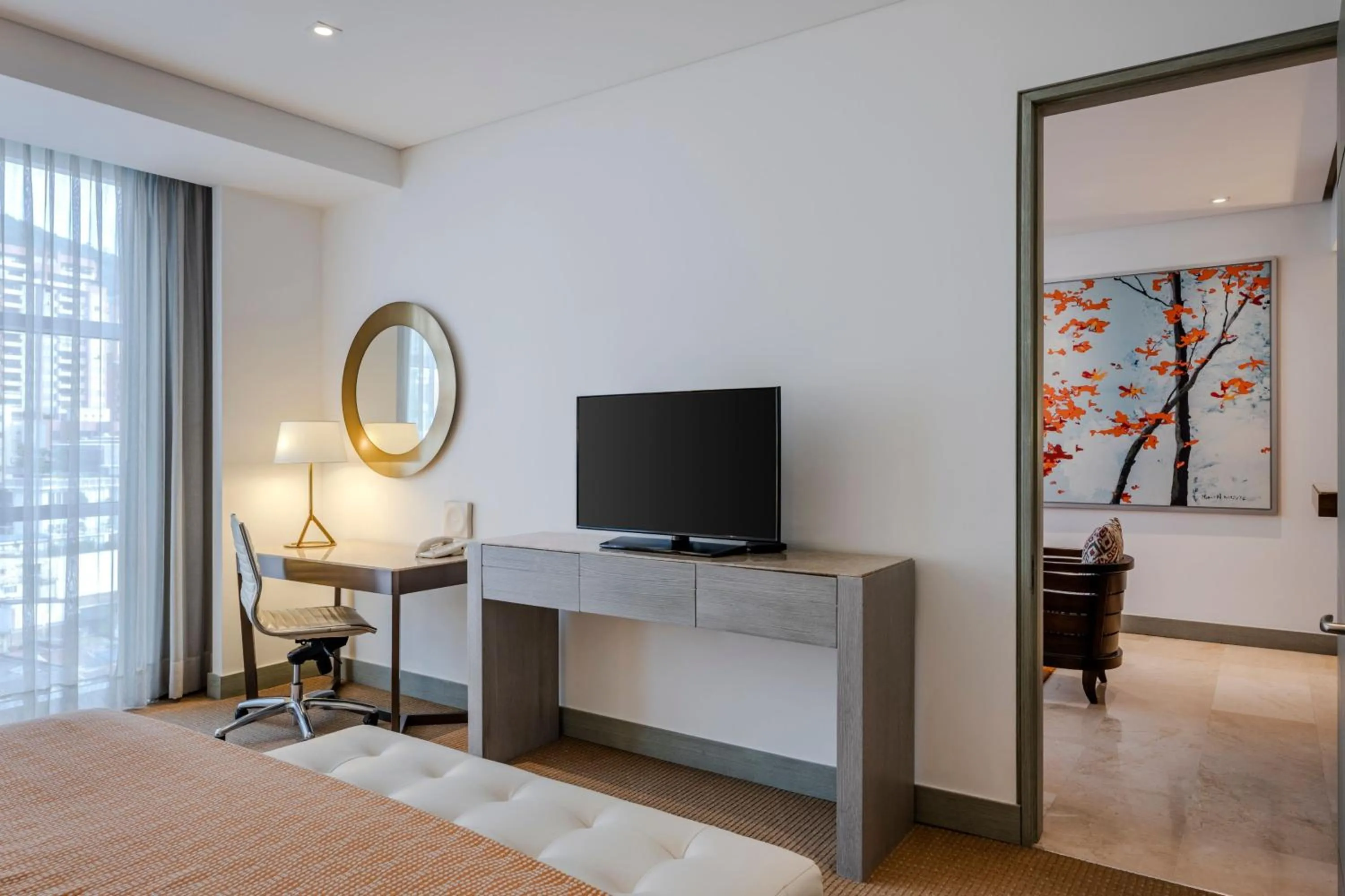 Bedroom, Bed in Cali Marriott Hotel