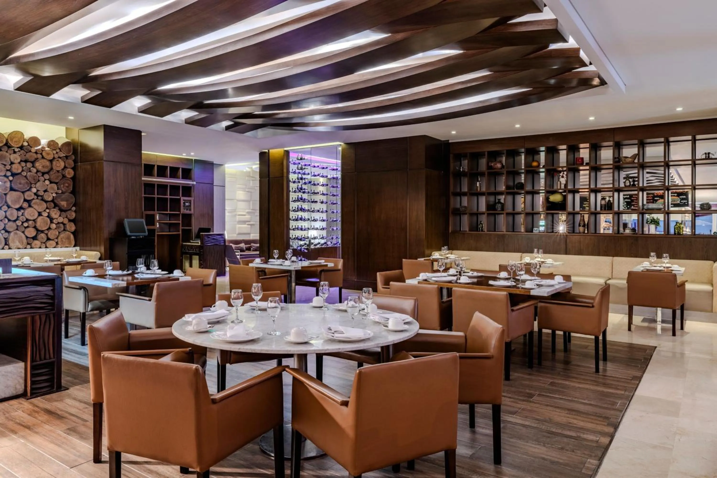 Restaurant/places to eat in Cali Marriott Hotel