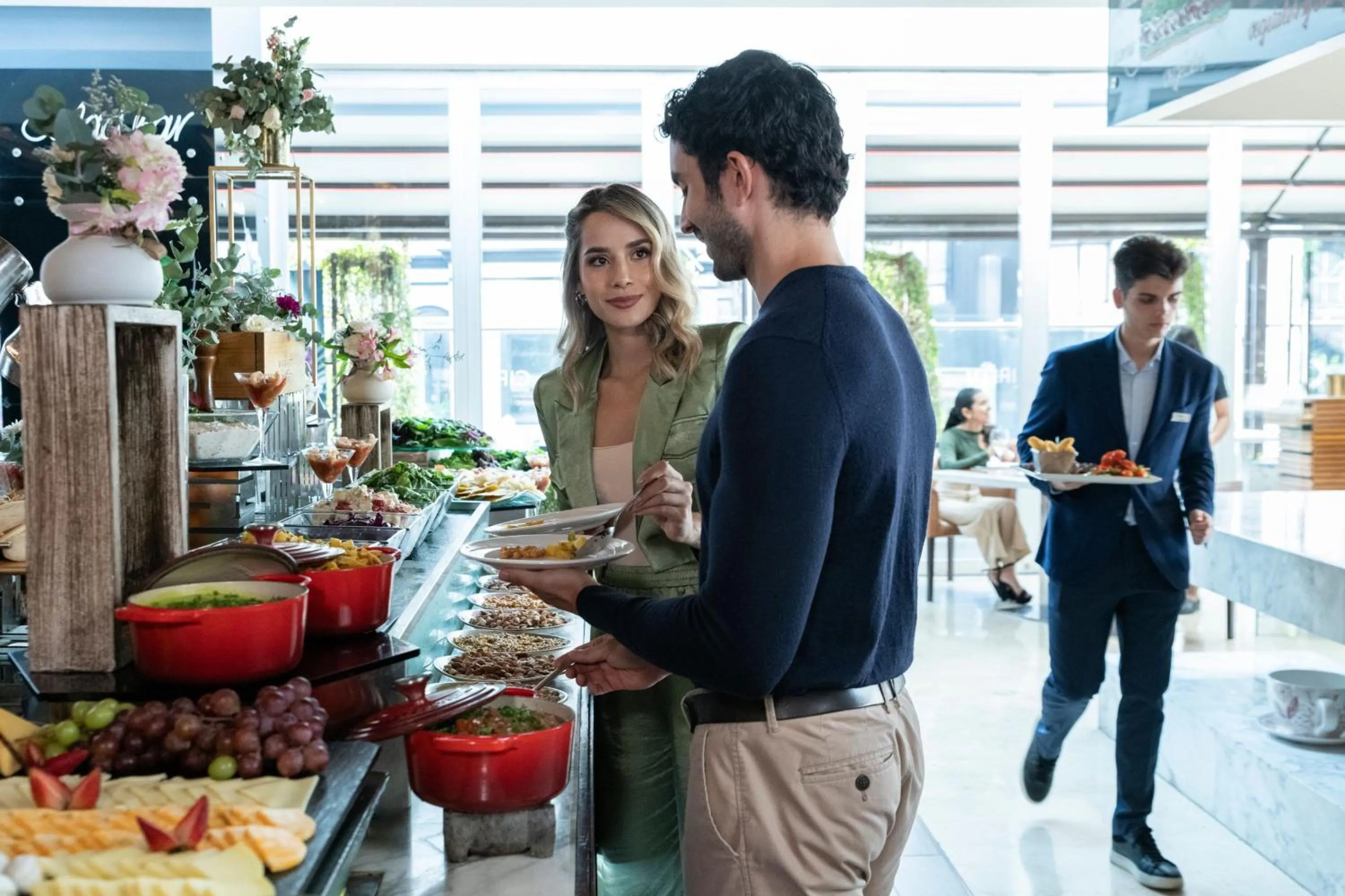 Restaurant/places to eat in Cali Marriott Hotel