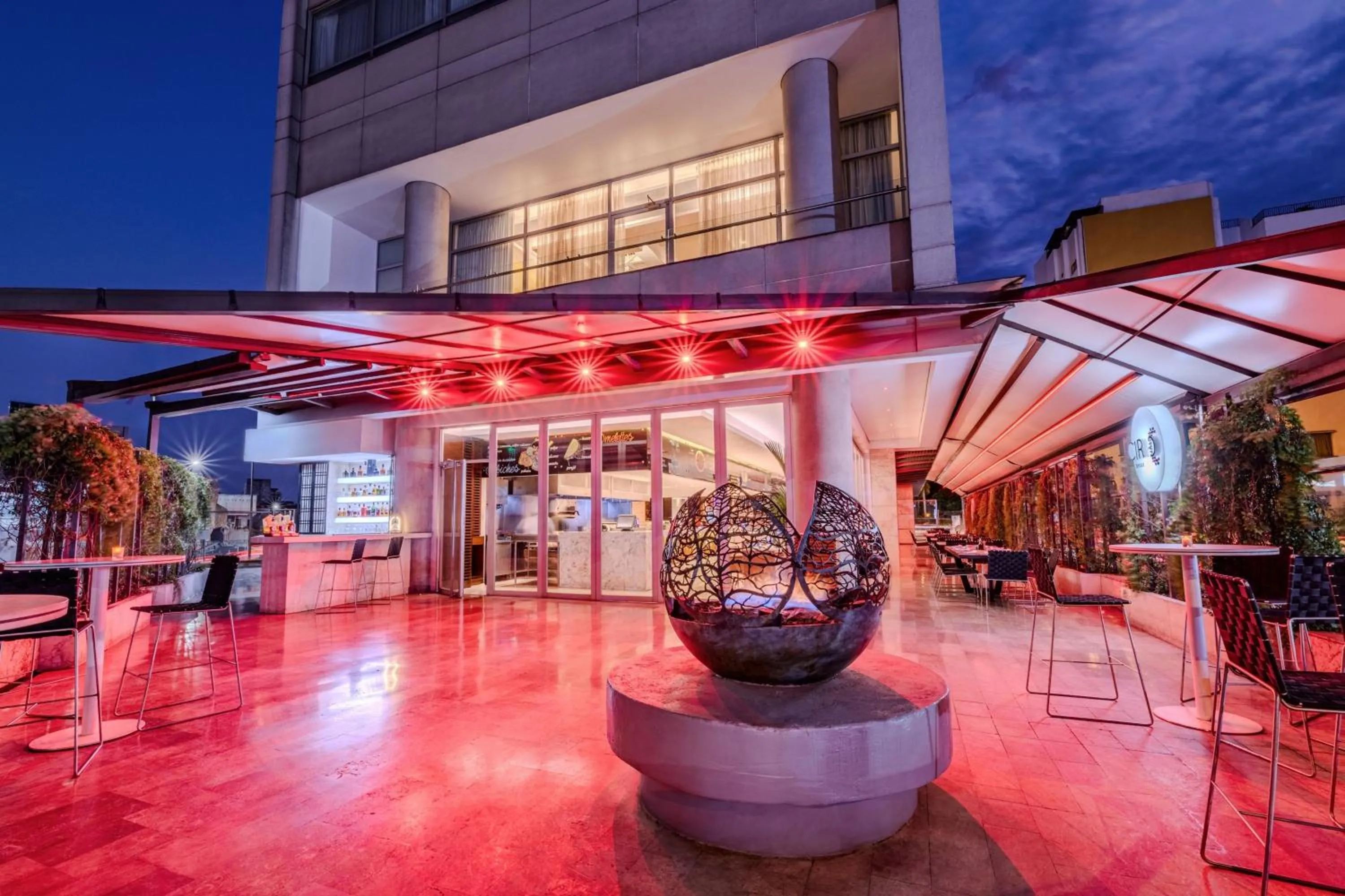 Restaurant/places to eat in Cali Marriott Hotel