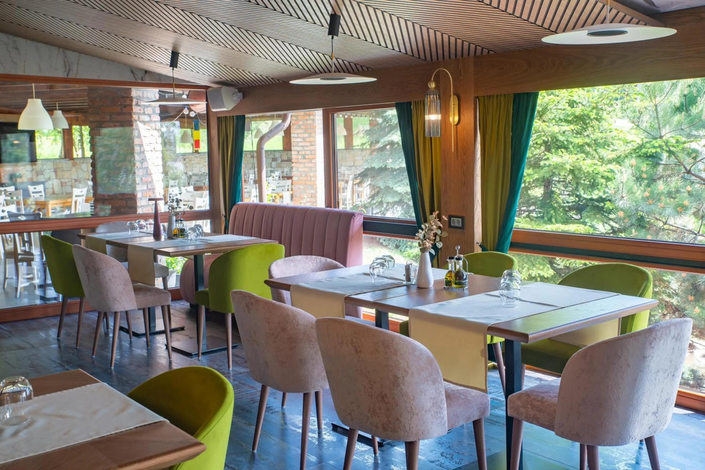 Restaurant/places to eat in Complex Turistic Creanga Resort & Spa