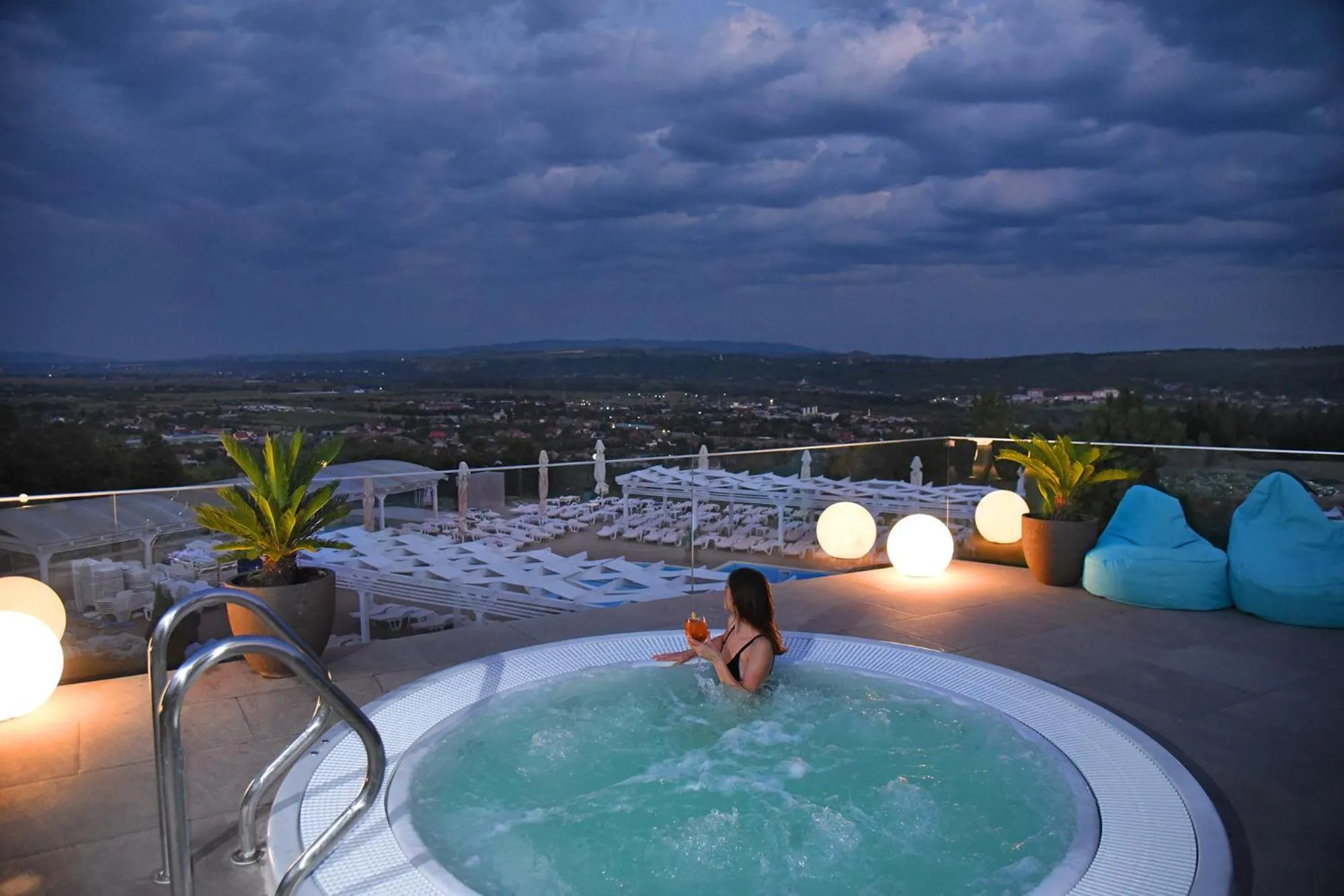 Hot Tub in Complex Turistic Creanga Resort & Spa
