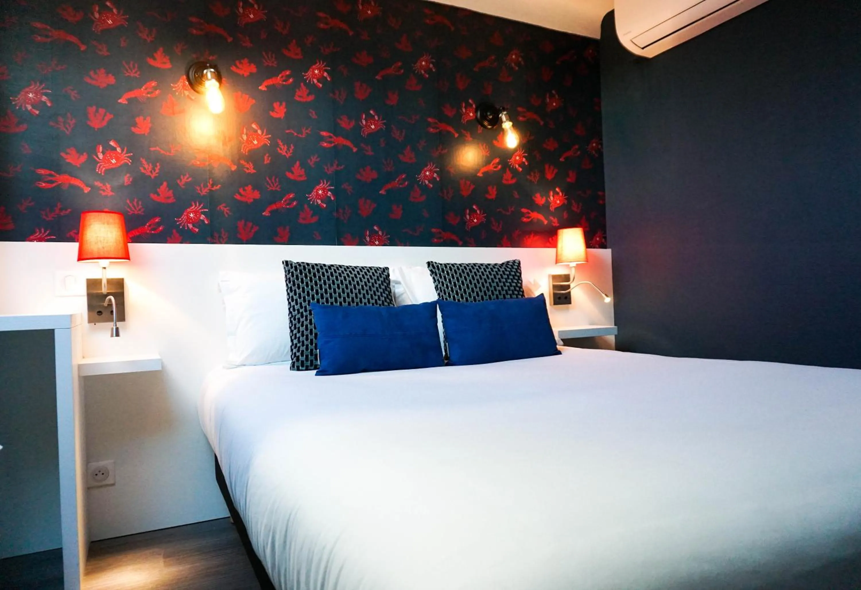 Bed in Villa Pruly Hotel Cannes Centre