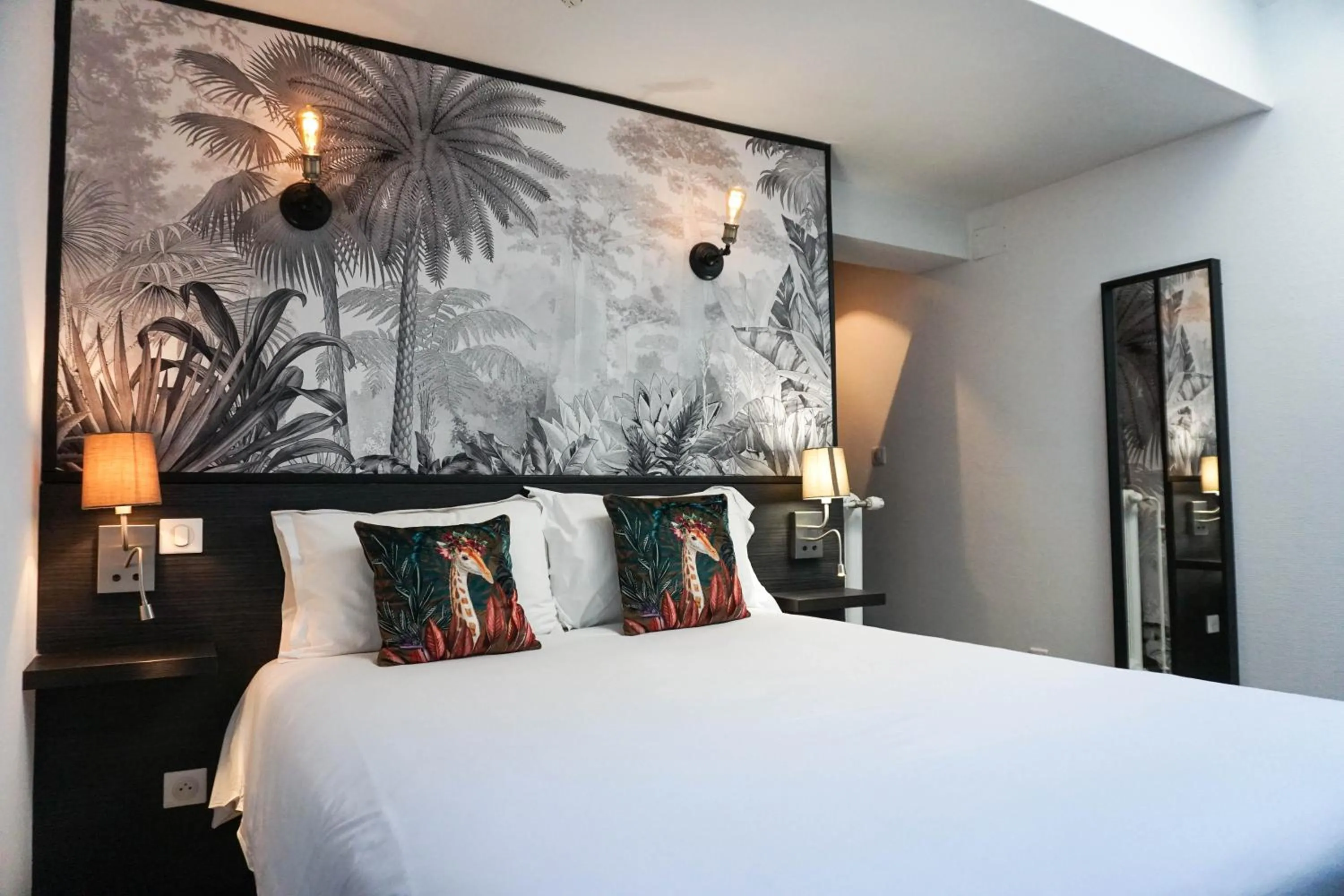 Bed in Villa Pruly Hotel Cannes Centre