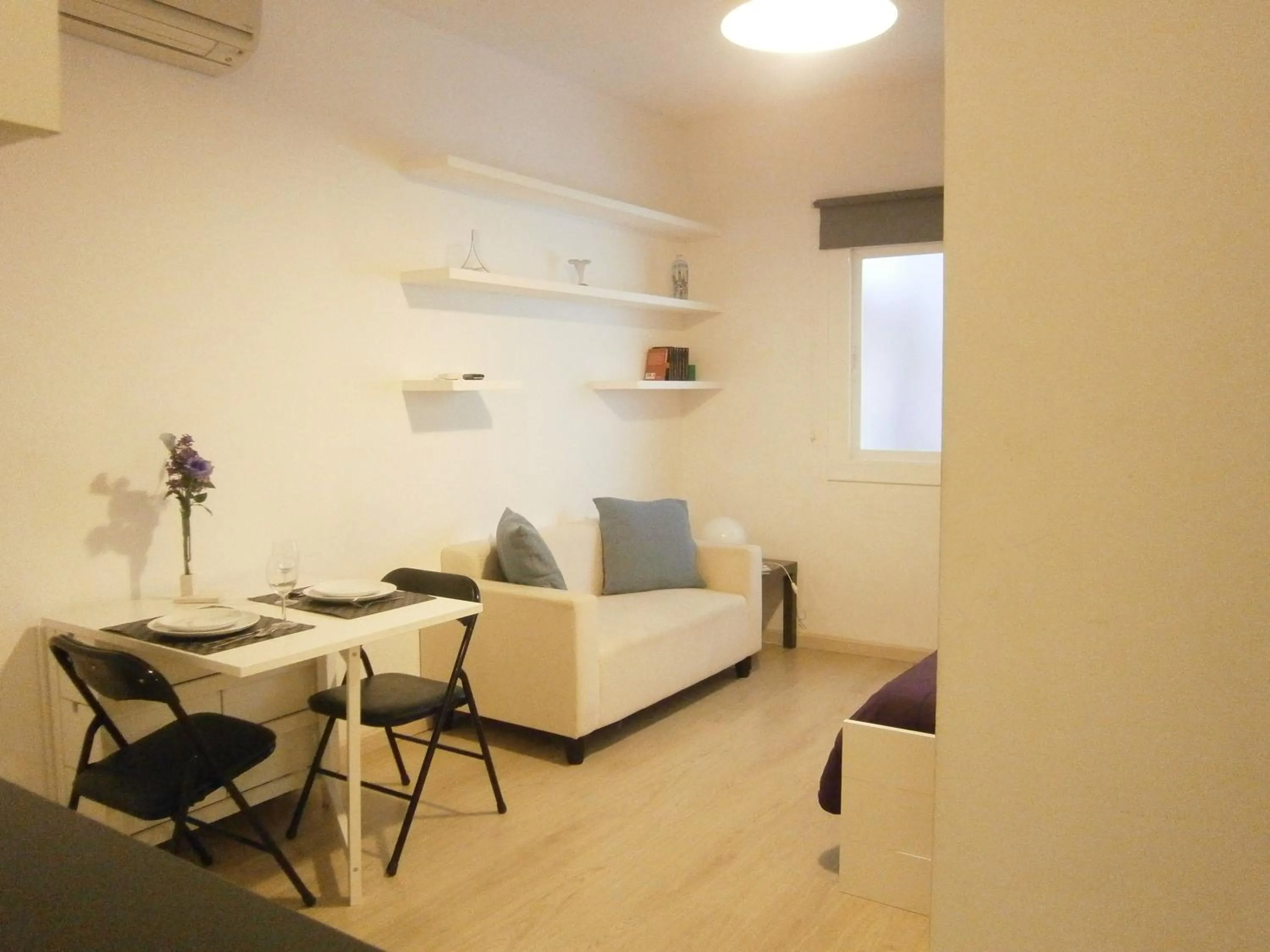 Photo of the whole room in Marbel Apartments