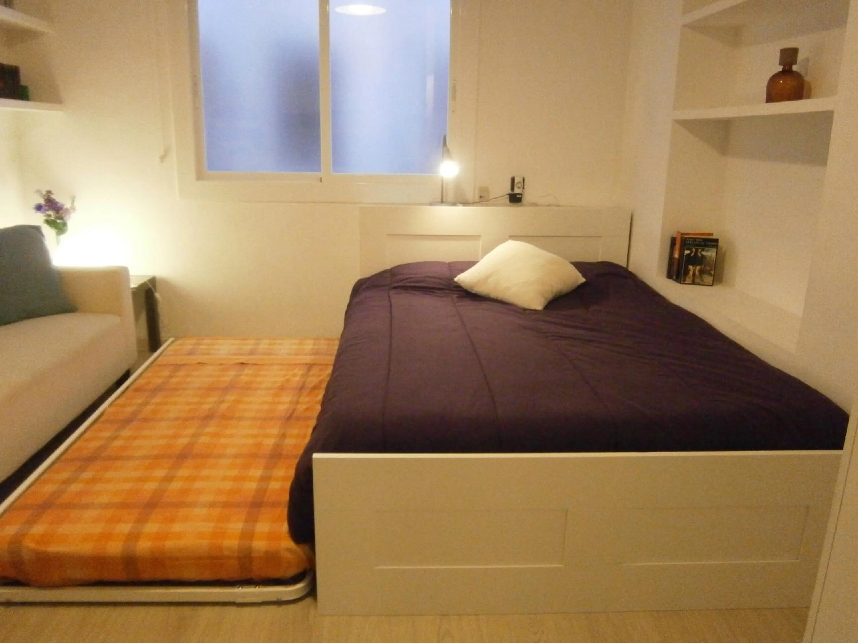 Food, Bed in Marbel Apartments