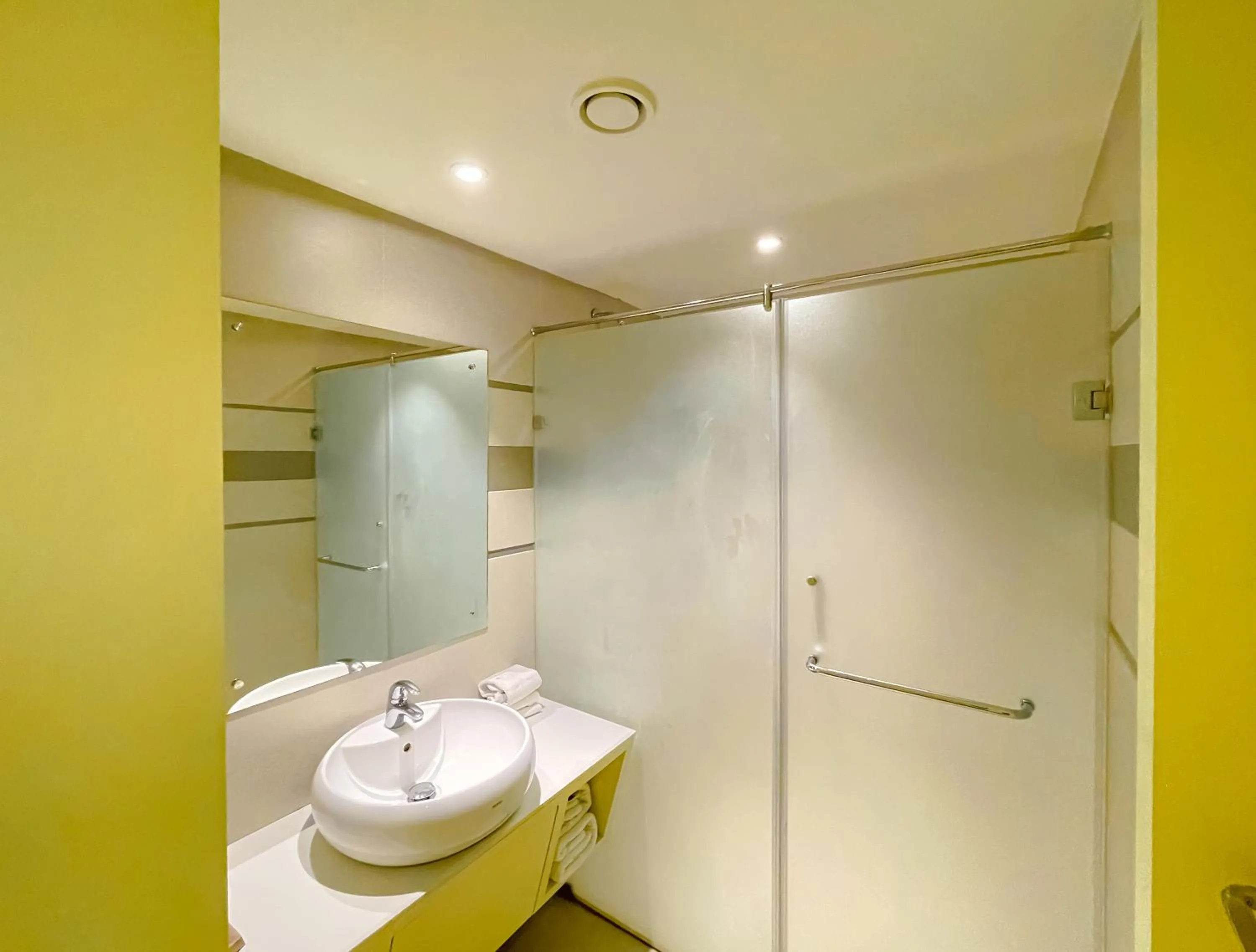 Bathroom in Royal Orbit