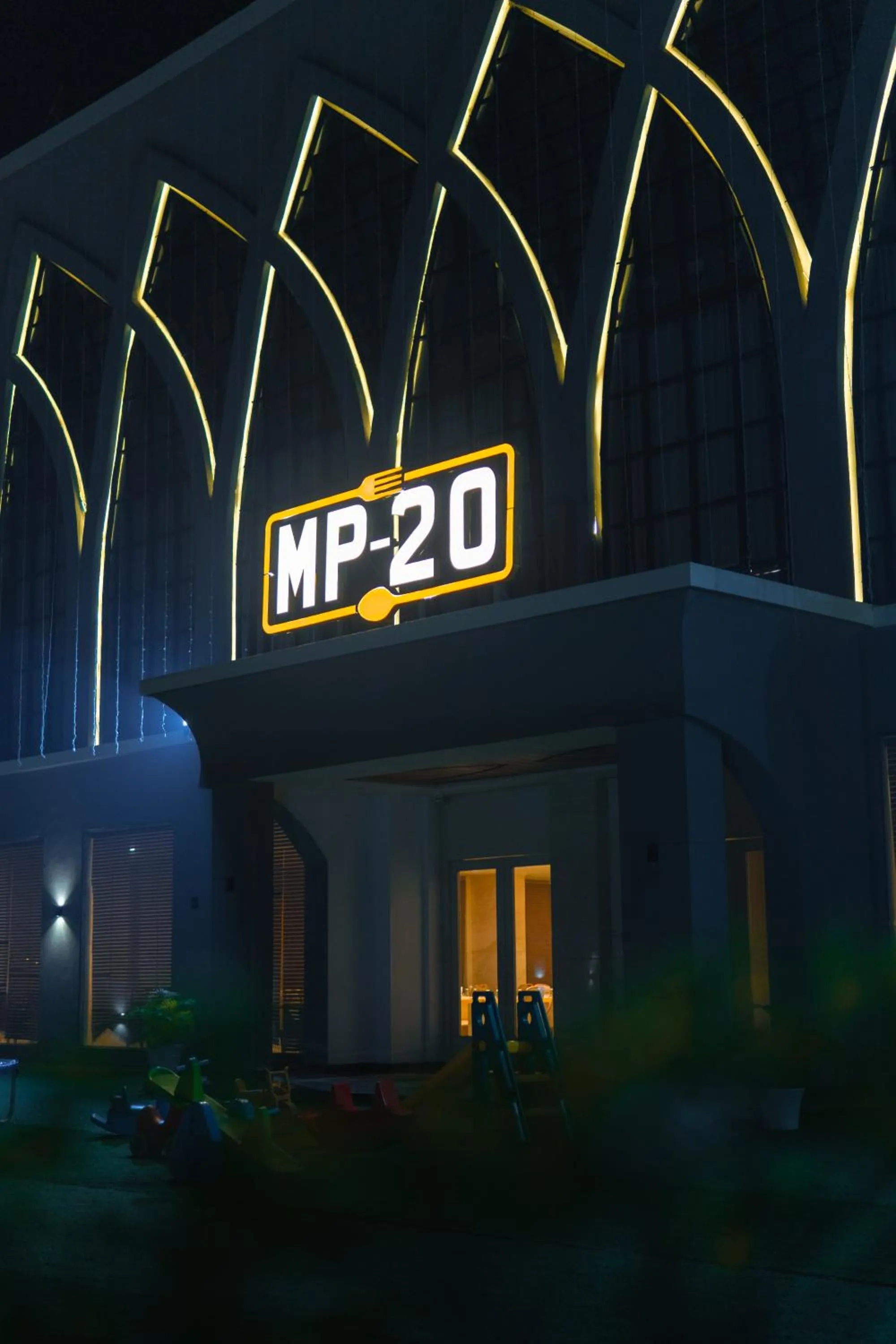 Restaurant/places to eat in Royal Orbit