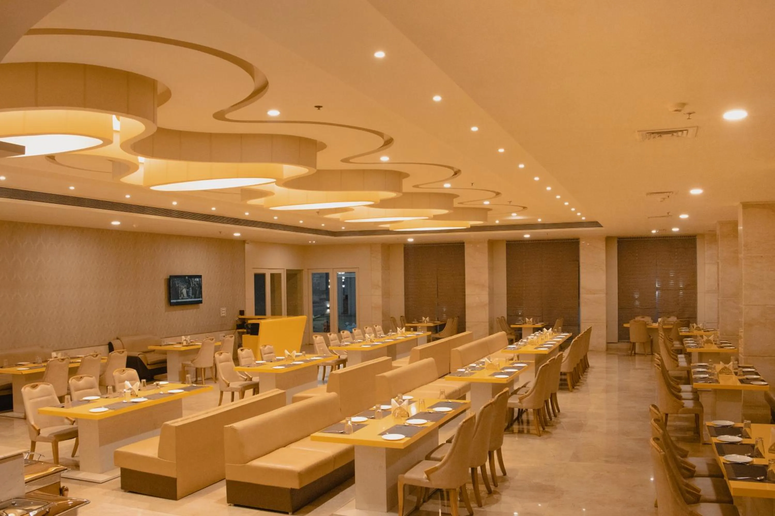 Restaurant/places to eat in Royal Orbit