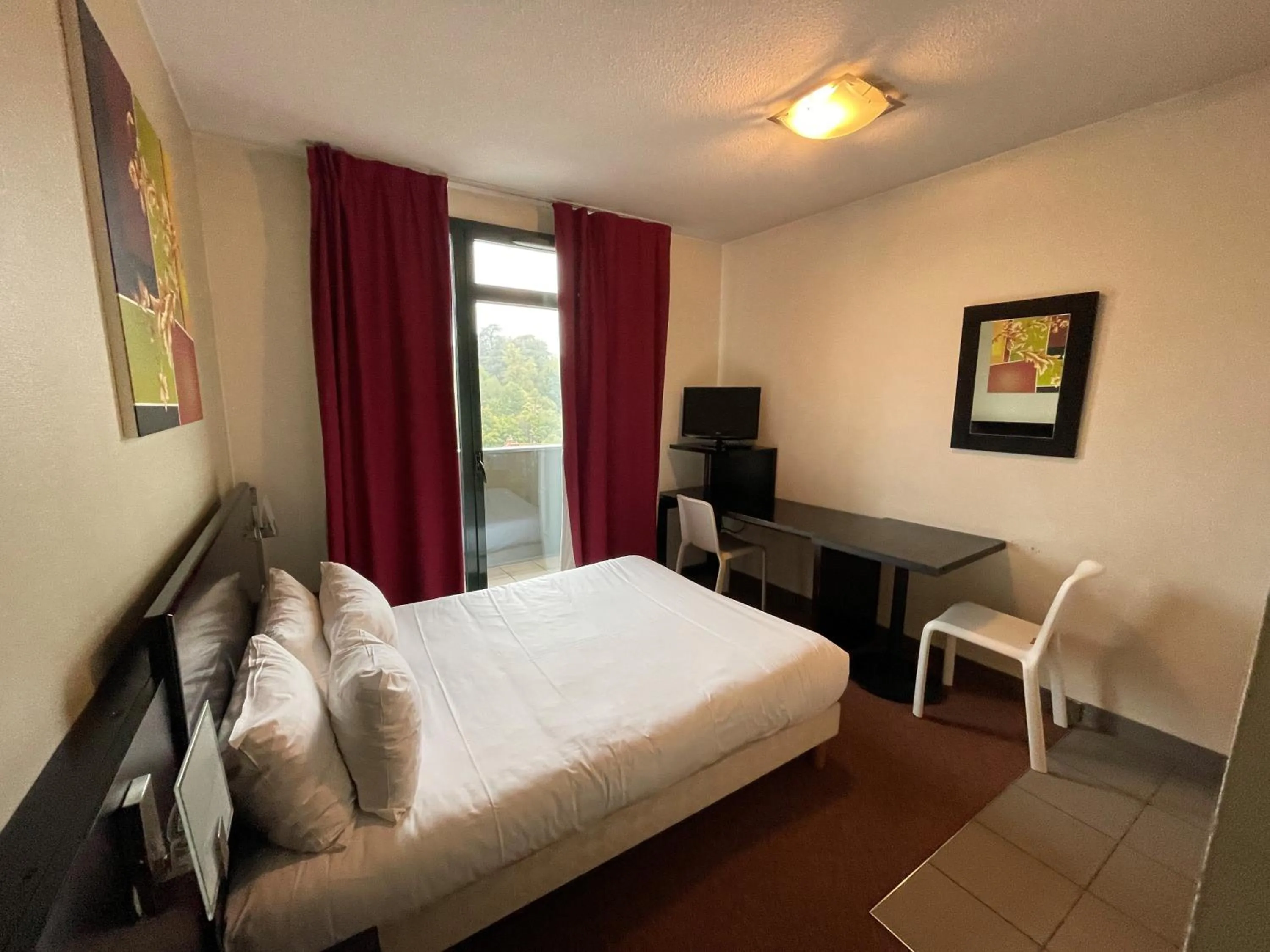 Bedroom, Bed in Residhotel Lyon Lamartine