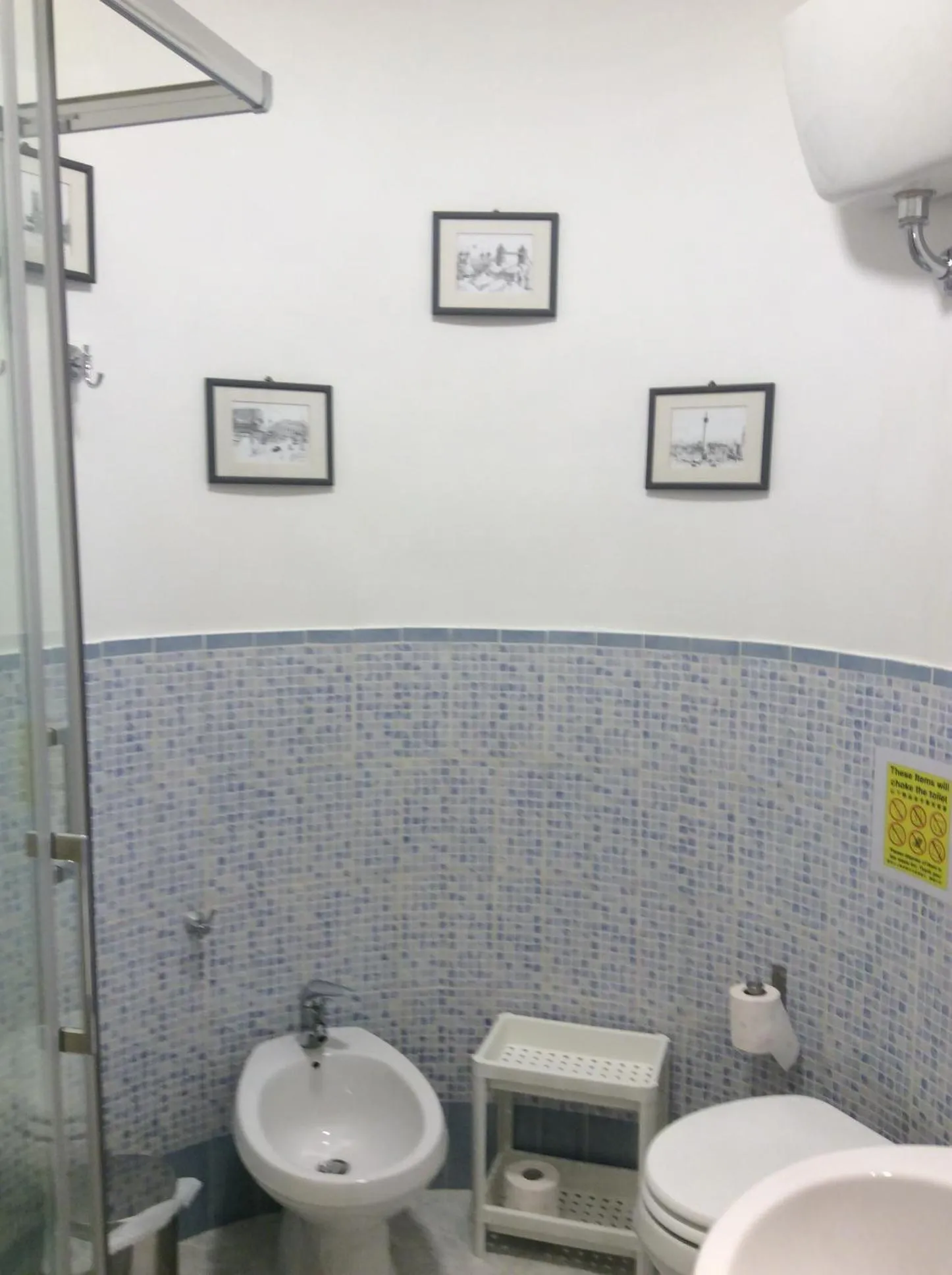 Bathroom in Luiza Vatican House