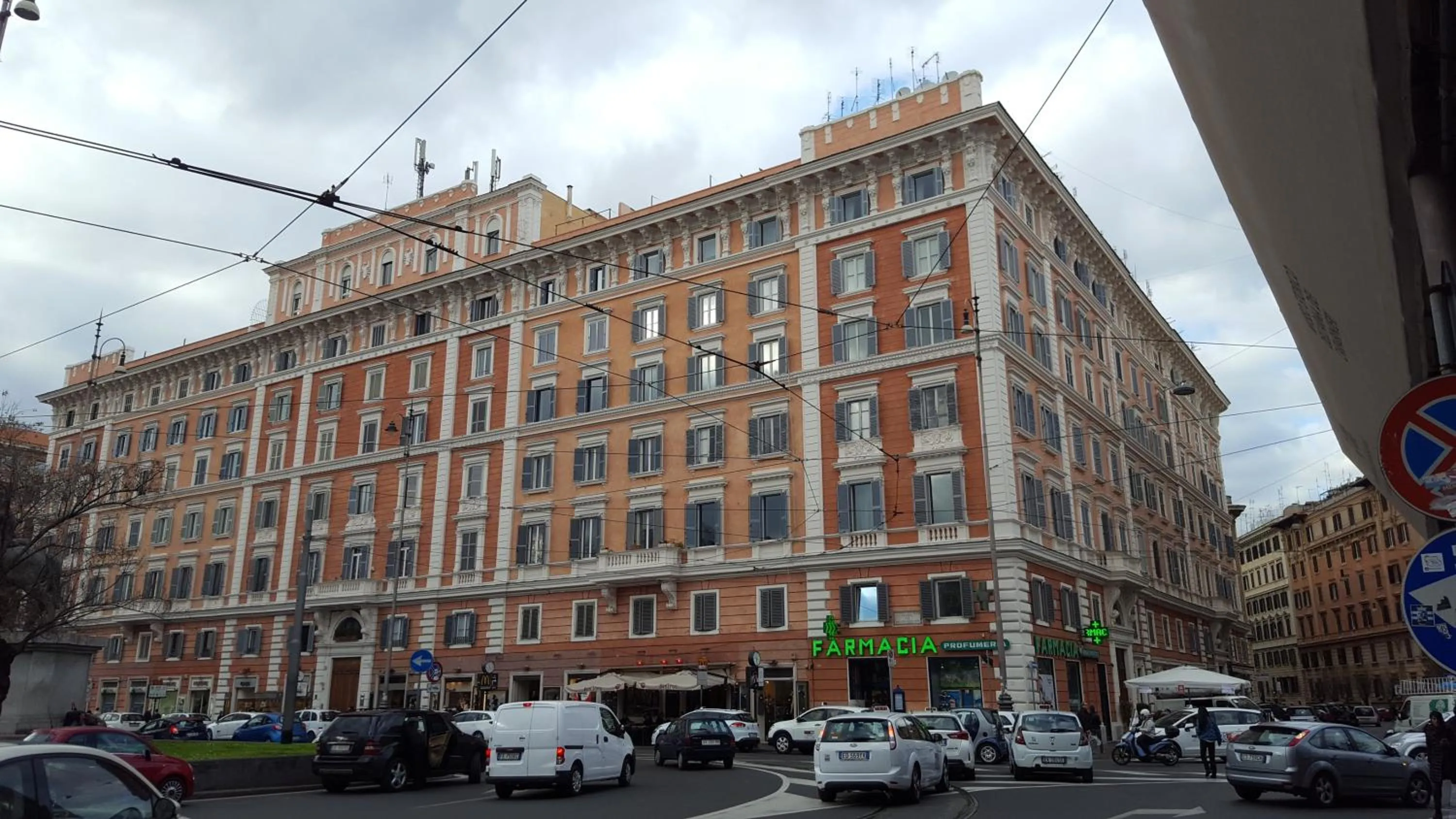 Property building in Luiza Vatican House