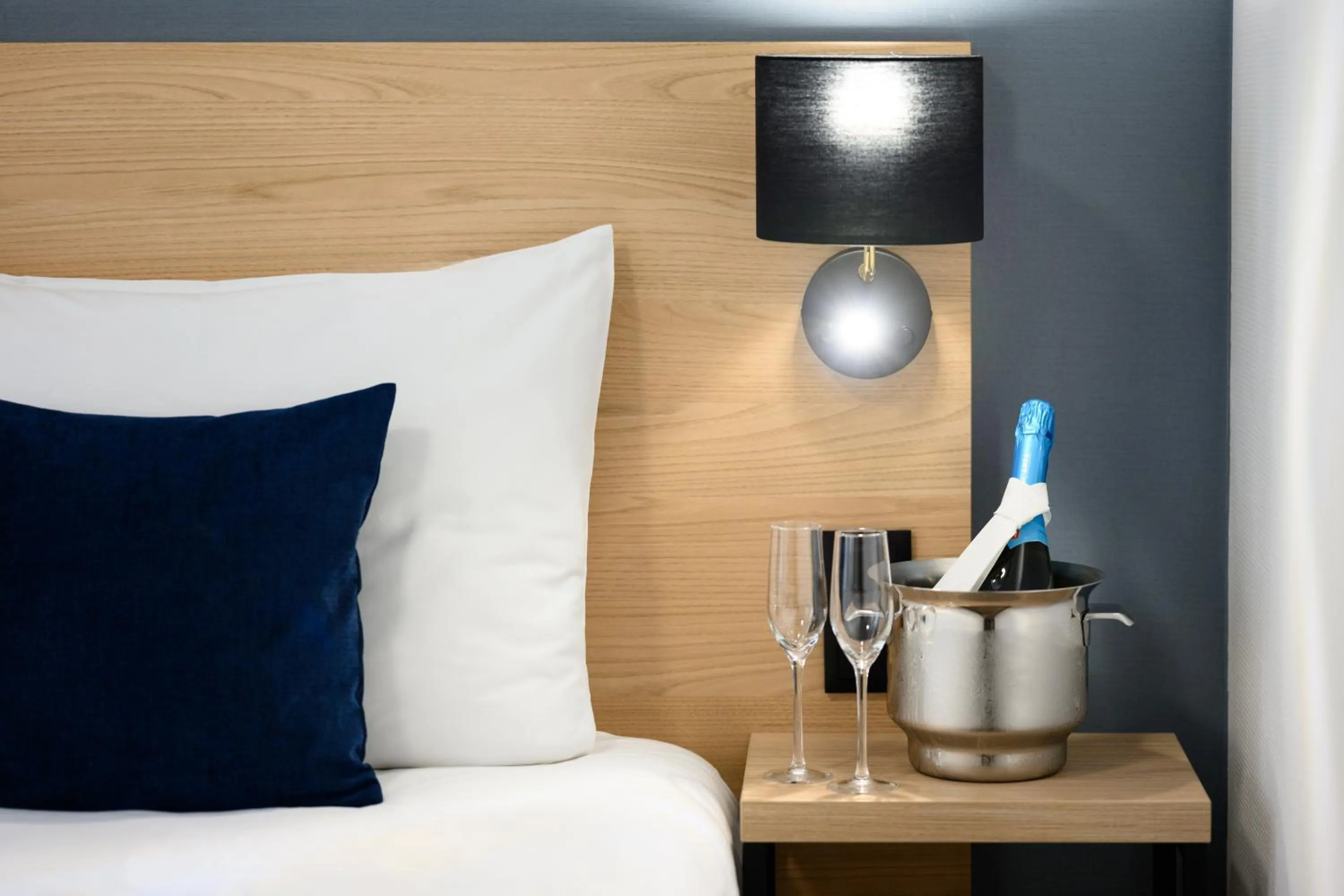 Bed in Hotel Bristol Budapest