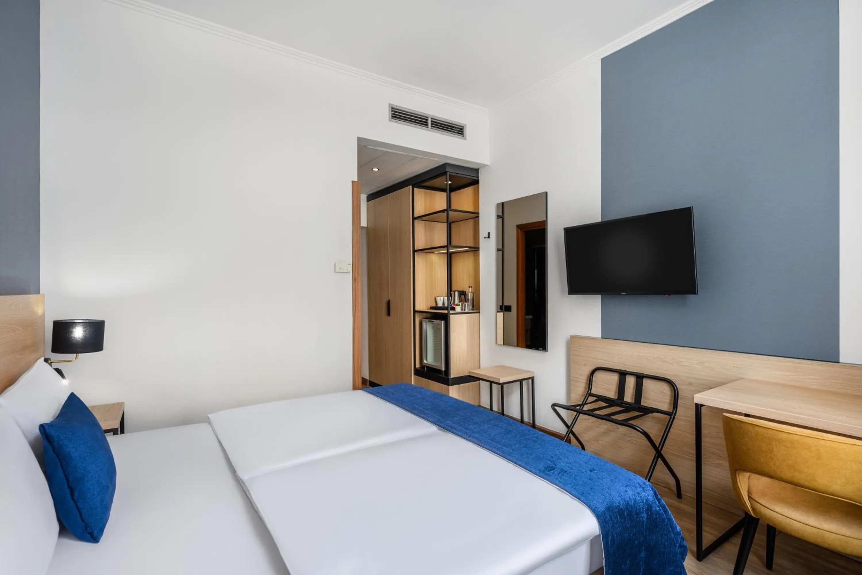 TV and multimedia, Bed in Hotel Bristol Budapest