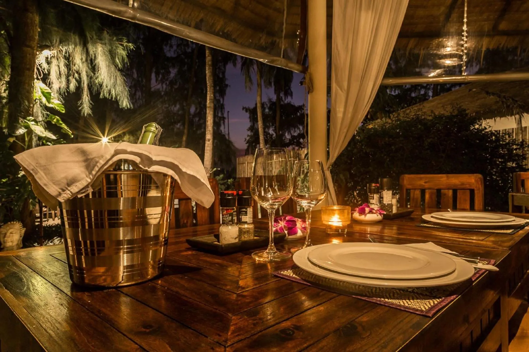 Restaurant/places to eat in Angkana Bungalows adults only