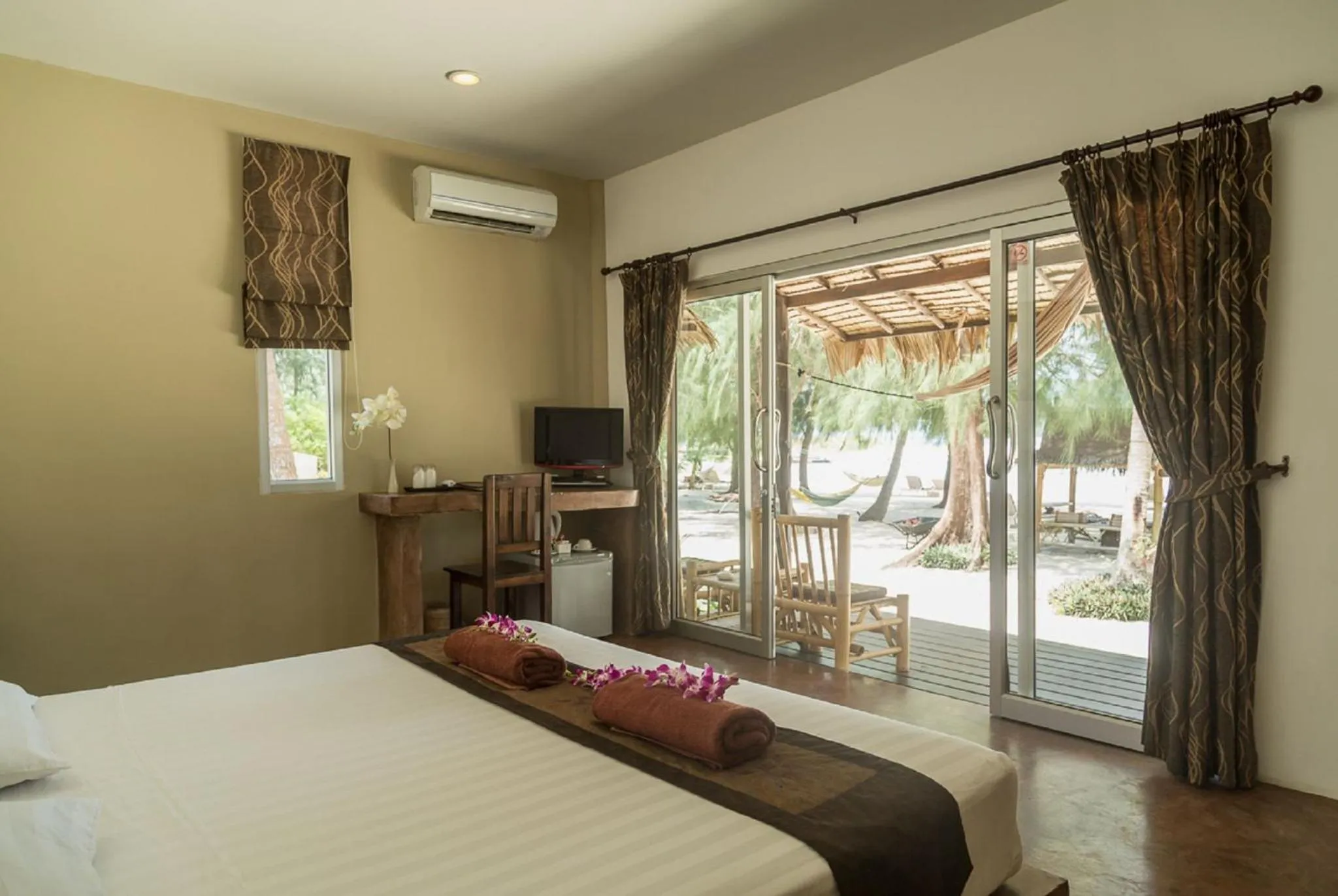 Sea view, Bed in Angkana Bungalows adults only