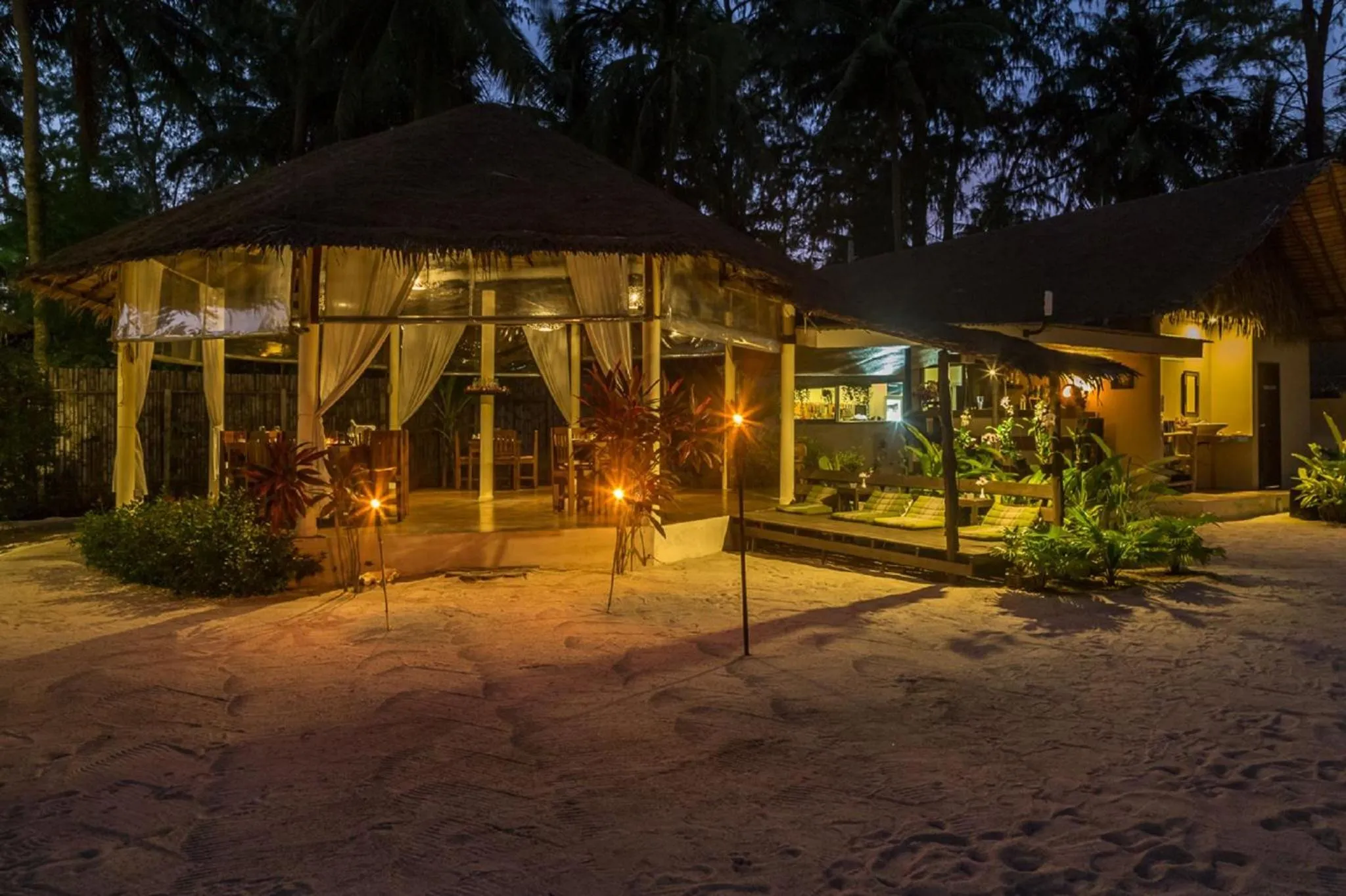 Restaurant/places to eat in Angkana Bungalows adults only