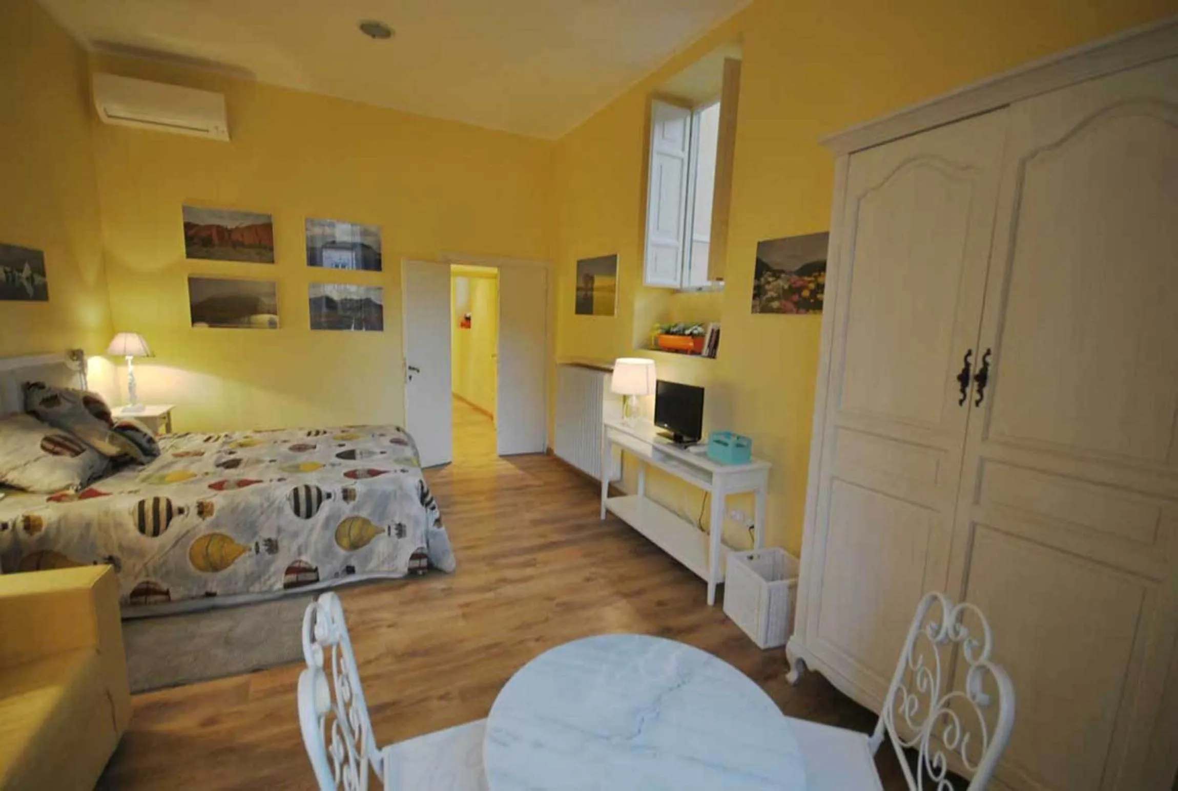 Seating area in Domus Ripetta