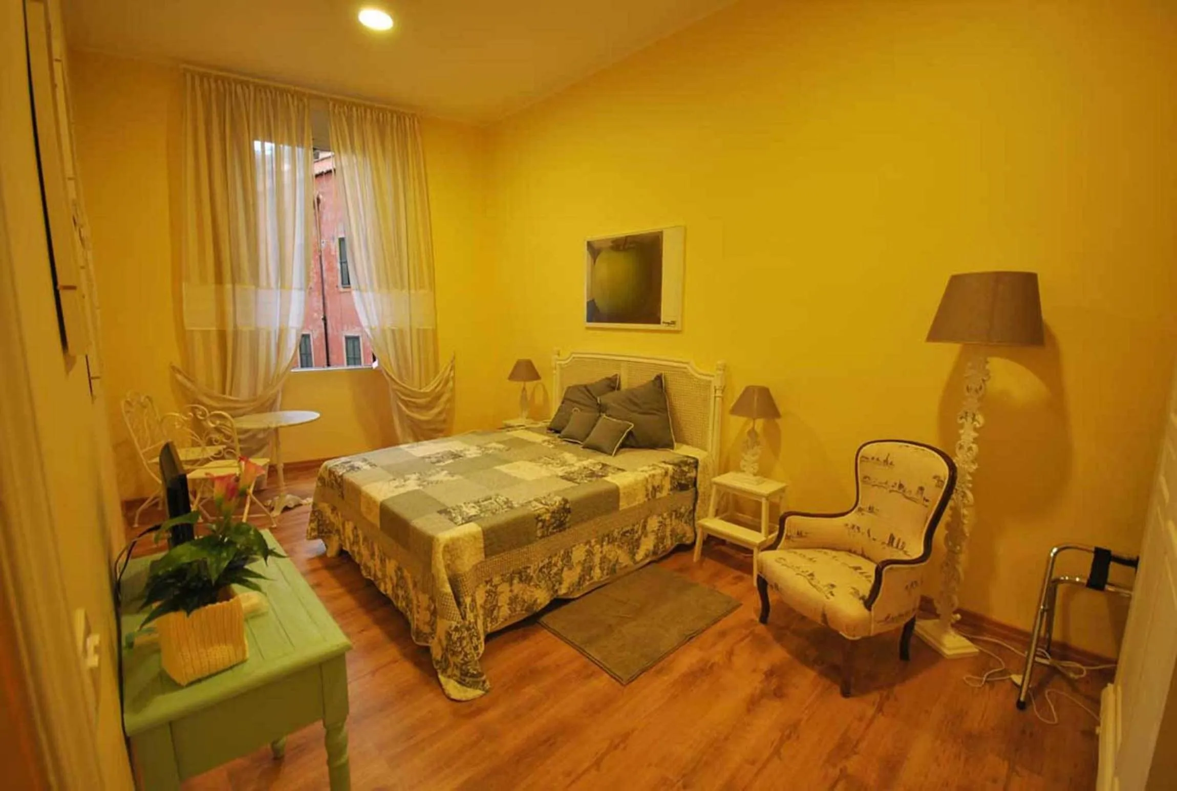 Photo of the whole room in Domus Ripetta