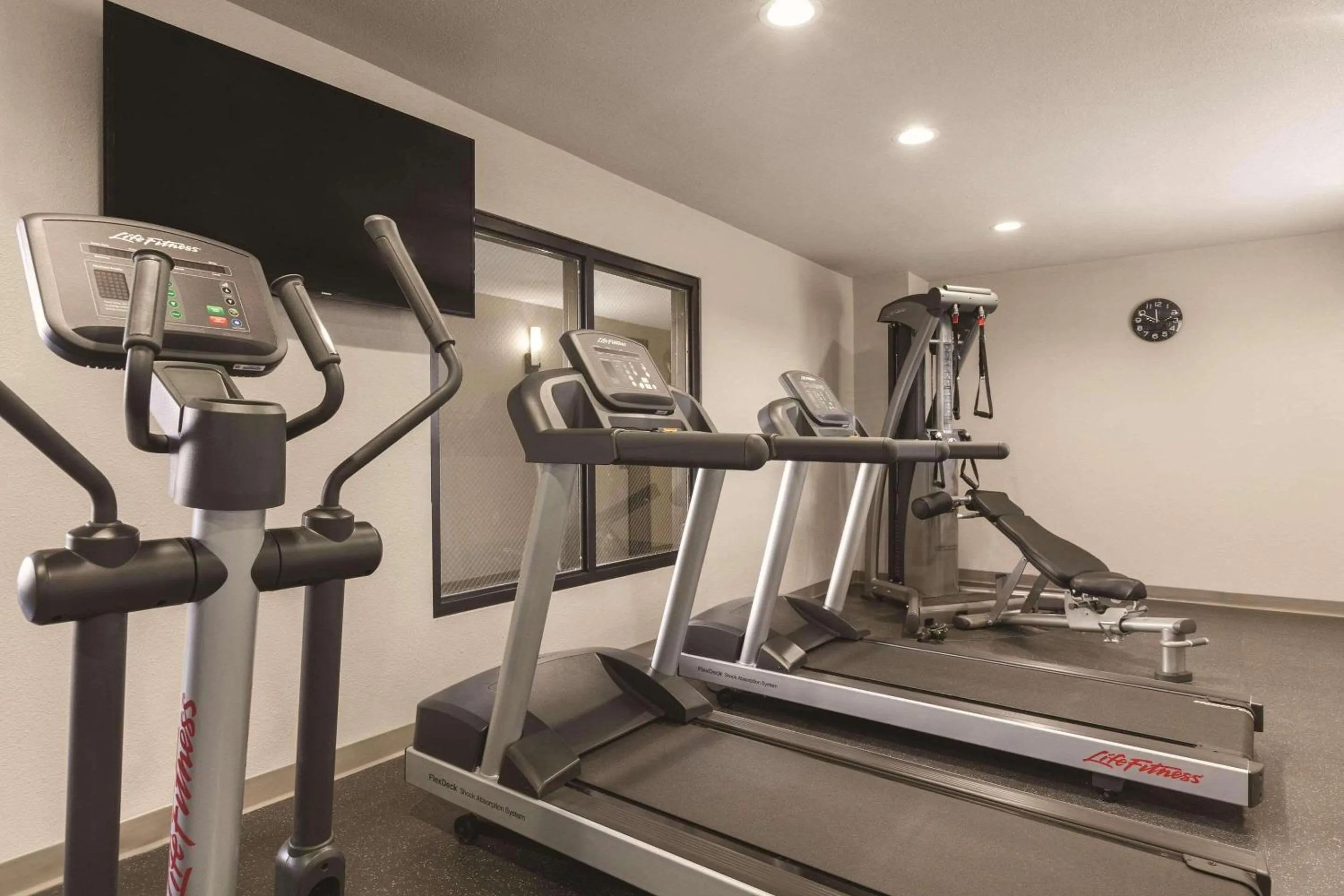 Fitness centre/facilities in Country Inn & Suites by Radisson, Bakersfield, CA