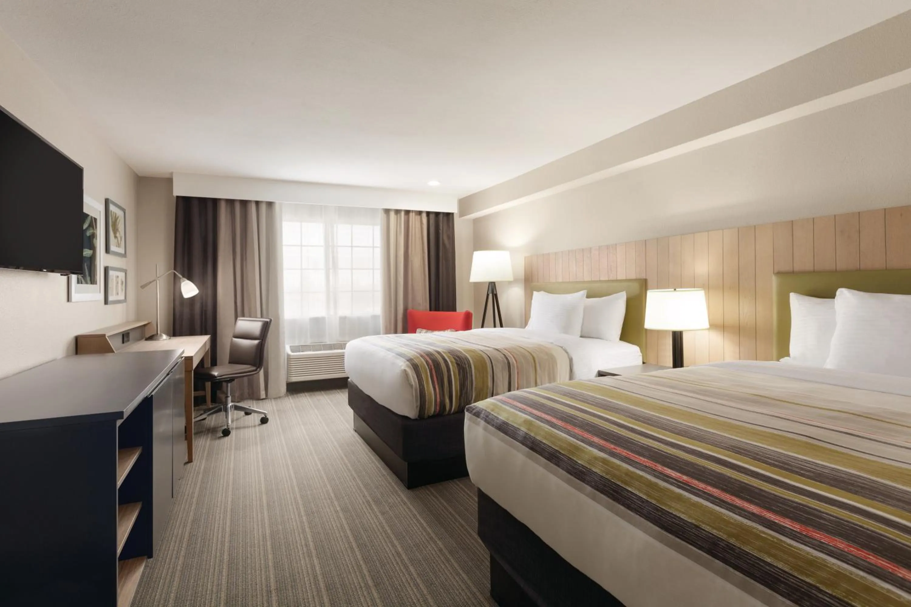 Bed in Country Inn & Suites by Radisson, Bakersfield, CA