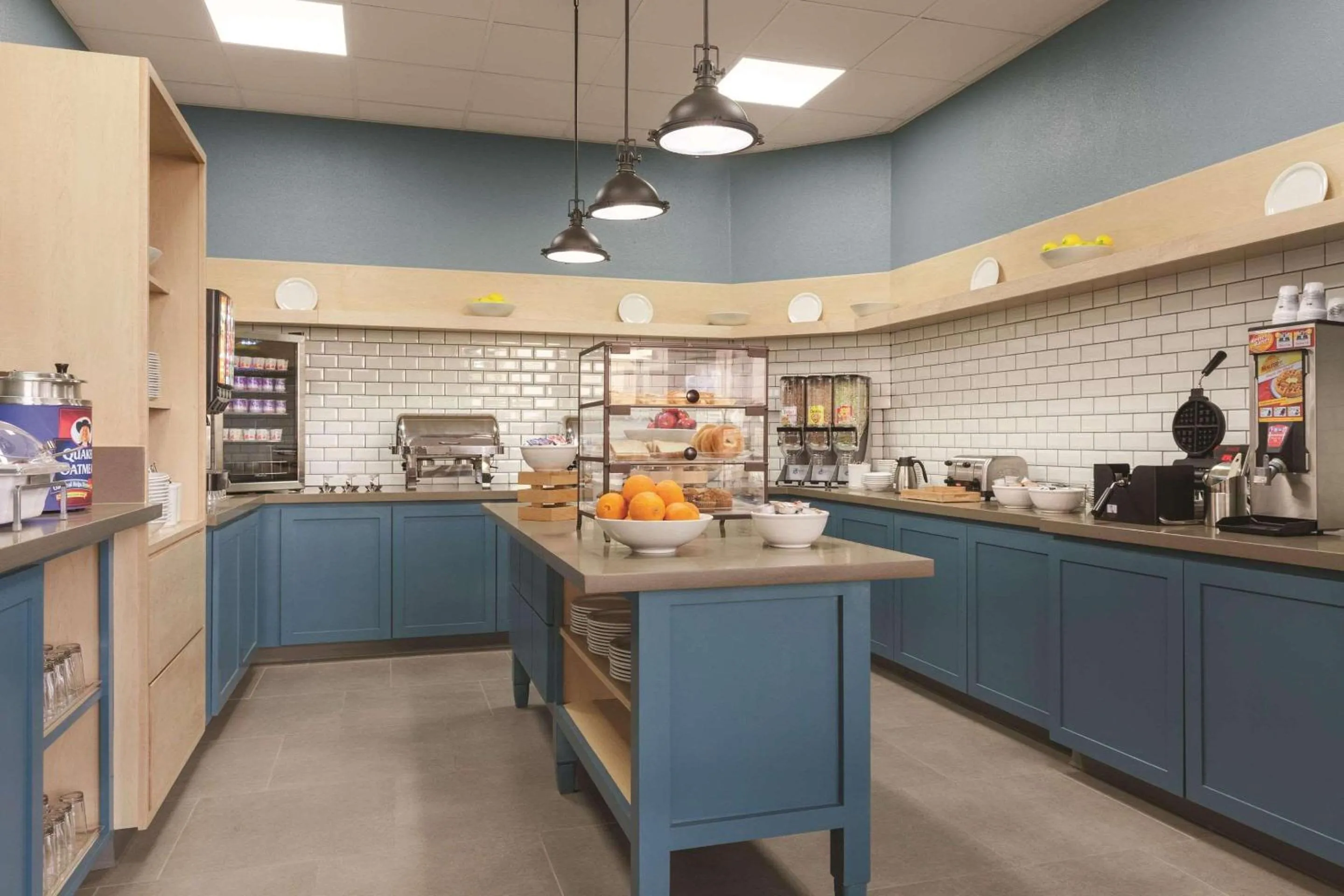 Breakfast in Country Inn & Suites by Radisson, Bakersfield, CA